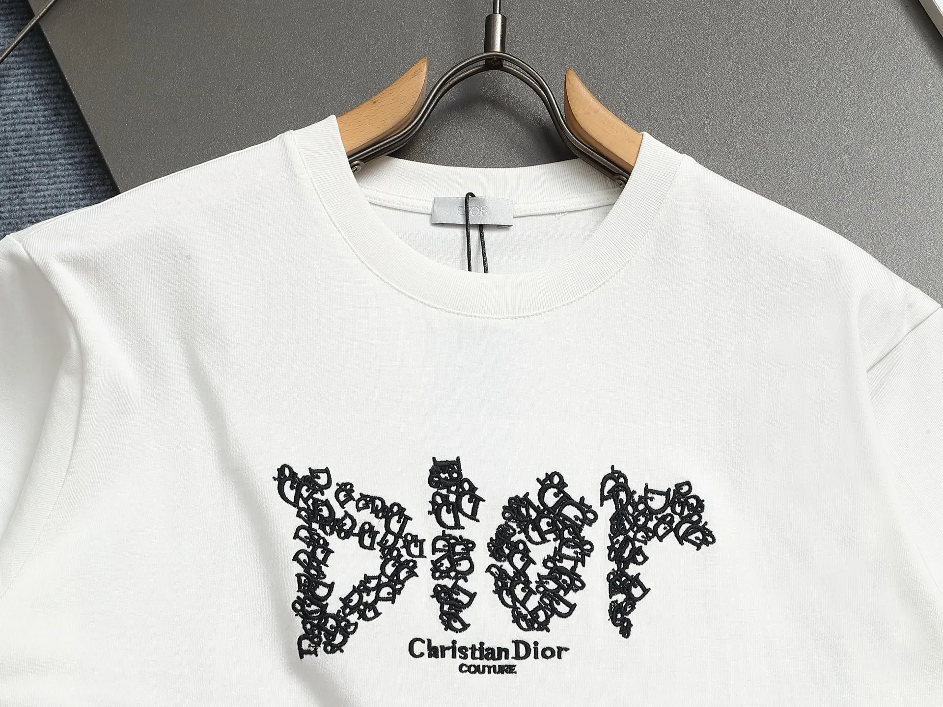 🅿️170 DIOR Dior 2025 SS spring and summer new short-sleeved T-shirt with letter embroidery design, made of 240g double-ply double yarn cotton fabric. The fabric has been washed and treated to make it more comfortable to the touch. Complete with three labels. Color: White Black Size: XS-L