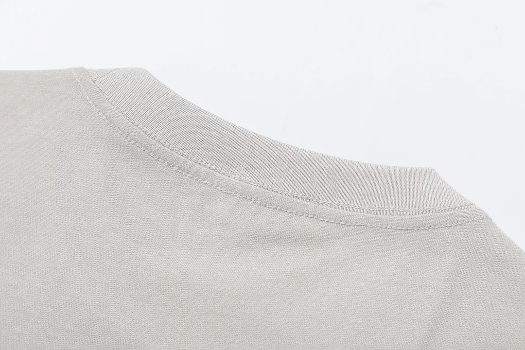 🅿️170 Dior Dior joint stone island series 2025 new three-dimensional silicone letter logo Uniform short-sleeved T-shirt for men and women ·Customized 280 grams of 100% double yarn pure cotton fabric ·Defined dyeing of 32 double-strand threads ·Laser three-dimensional convex glue technology ·Collar label, hangtag, main mark and three labels complete Color: Gray Size: XS S M L