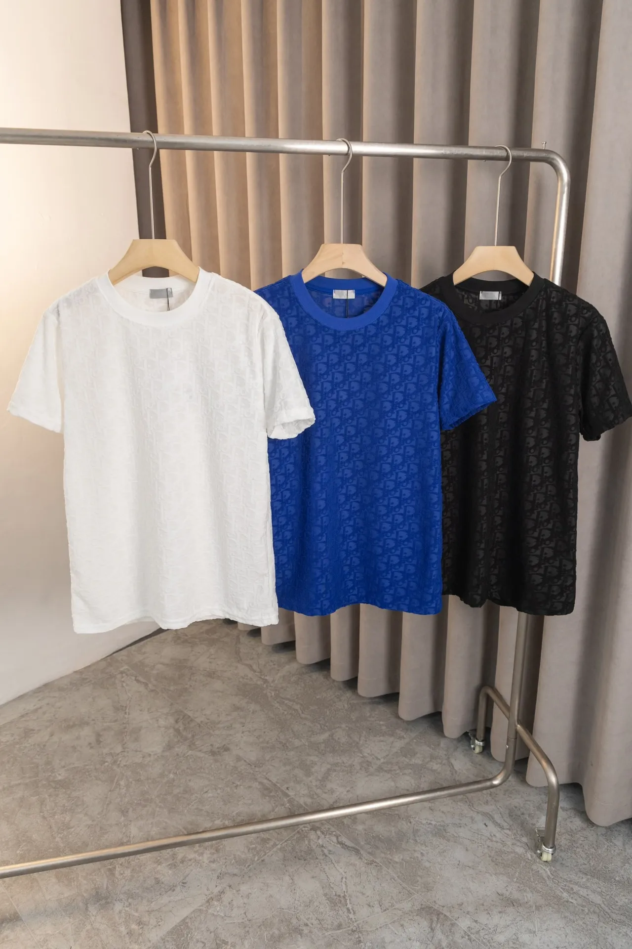 🅿️136 T2113 Dior's new T-shirt in 24ss, a super hit item🔥 Made of 280 jacquard fabric, the logo letters all over the body are eye-catching, and the embellishments are eye-catching! Very inclusive! Couple model Color: black, white, blue, size: M～3XL