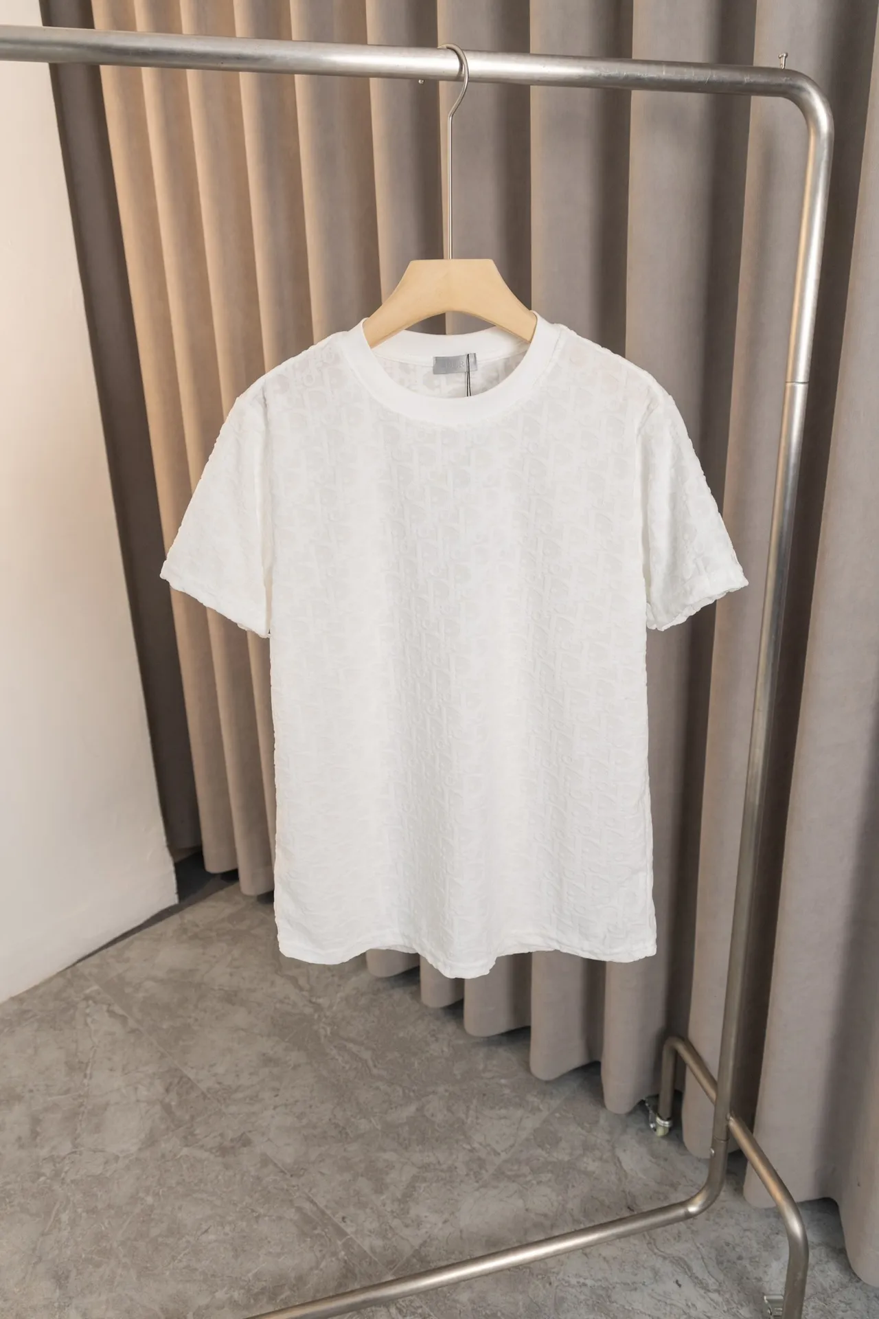 🅿️136 T2113 Dior's new T-shirt in 24ss, a super hit item🔥 Made of 280 jacquard fabric, the logo letters all over the body are eye-catching, and the embellishments are eye-catching! Very inclusive! Couple model Color: black, white, blue, size: M～3XL