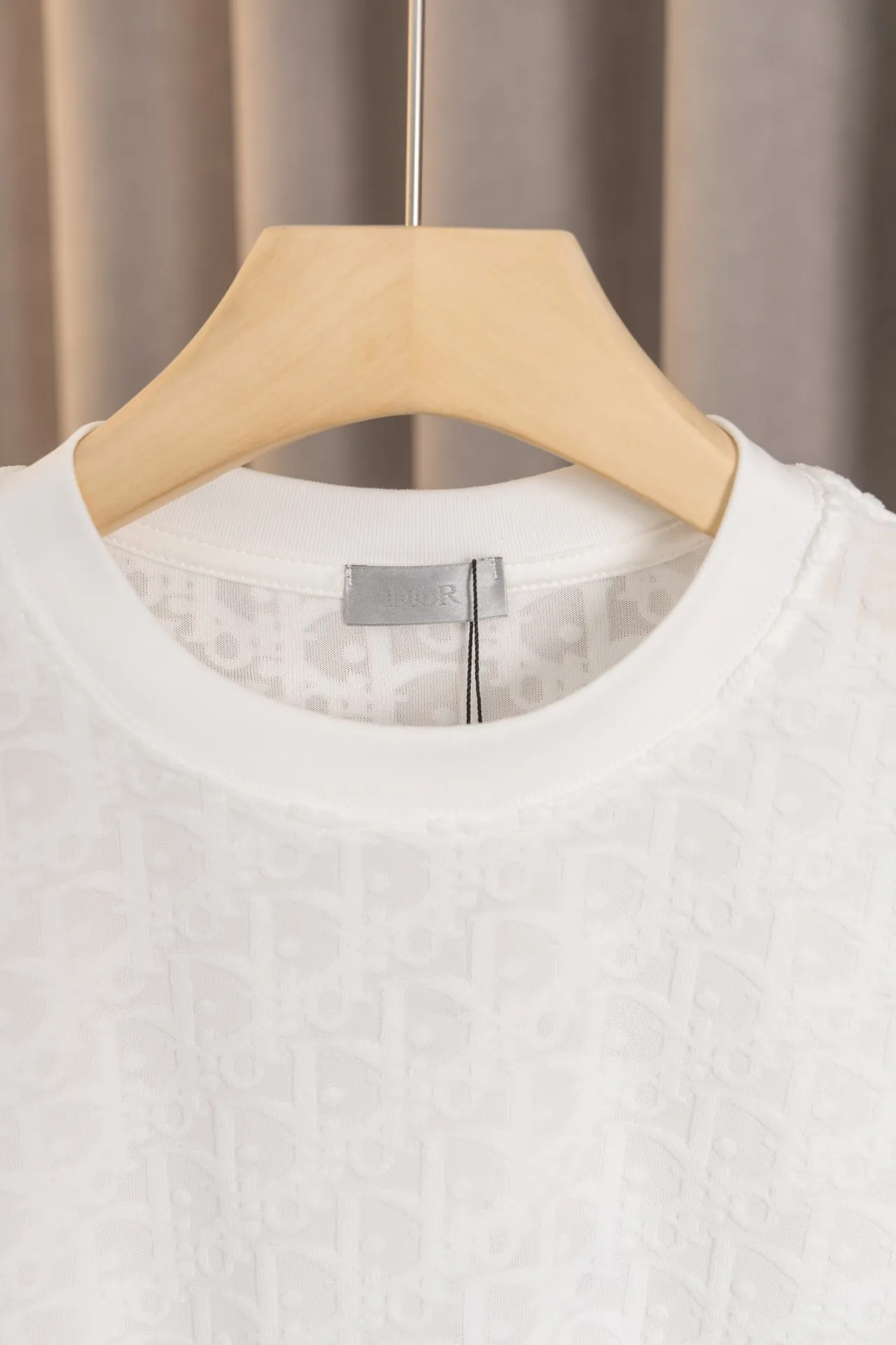 🅿️136 T2113 Dior's new T-shirt in 24ss, a super hit item🔥 Made of 280 jacquard fabric, the logo letters all over the body are eye-catching, and the embellishments are eye-catching! Very inclusive! Couple model Color: black, white, blue, size: M～3XL