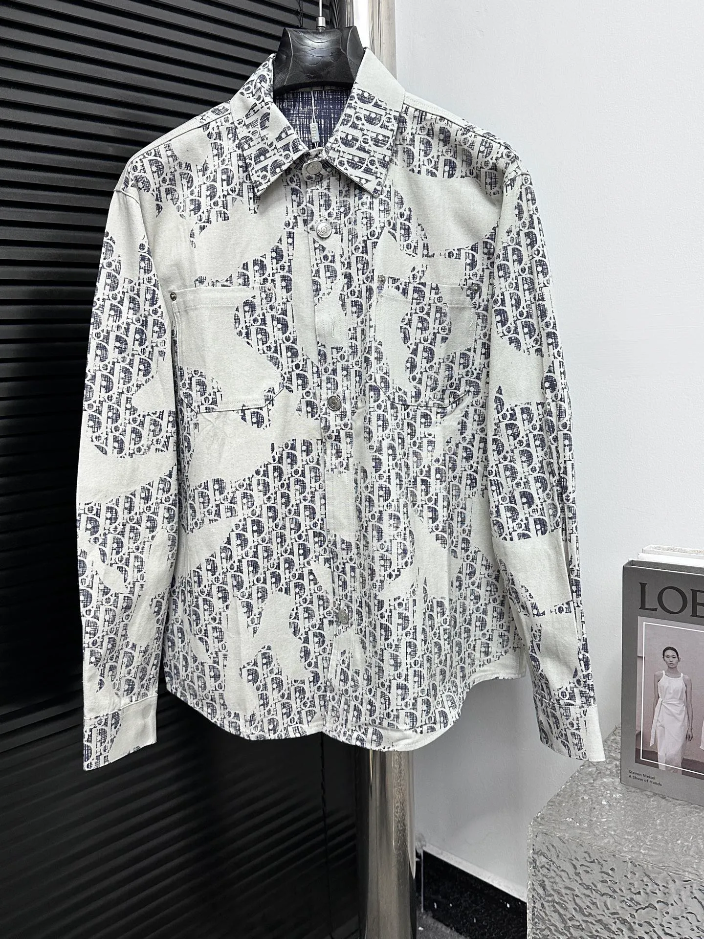 🅿️270 【Dior】Dior’s new classic logo printed graffiti washed denim shirt for men and women, casual tops and jackets! The fabric adopts imported printing machine batch printing process technology, perfect control, different from other versions in the market, very high-quality fabric! Size: S M L XL