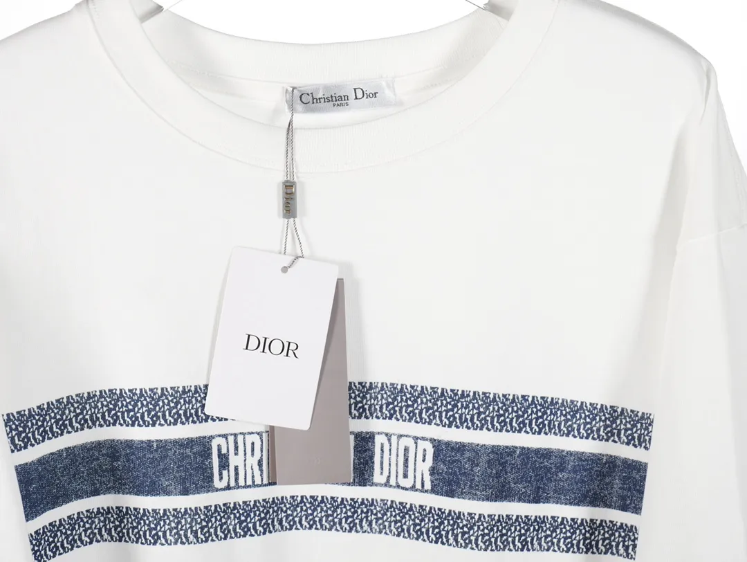🅿️190 hot item "D04" DIOR/Dior classic Dior logo strip jacquard short sleeves. Lightweight, breathable and soft. Contrasting "CHRISTIAN DIOR" logo strip pattern. Simple and classic. Non-wool imitations. Comparable to non-ordinary printed imitations. No fear in and out of counters!  -100% cotton -Same size for men and women -Size:XS S M L