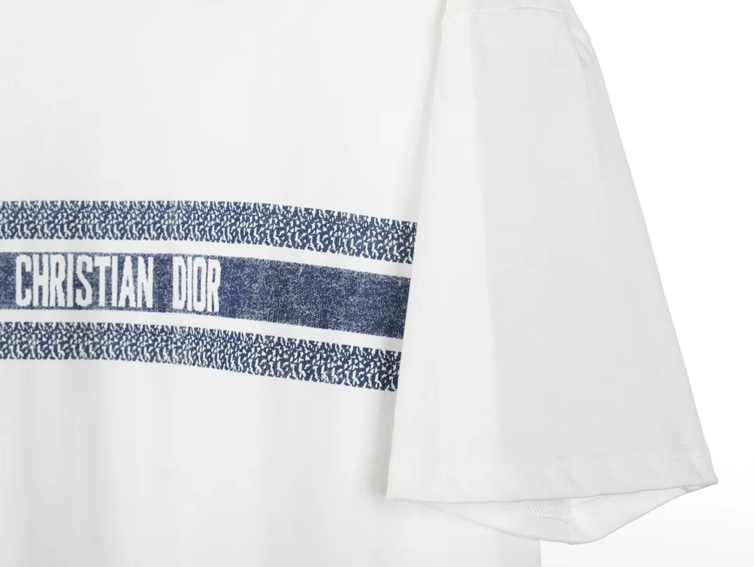 🅿️190 hot item "D04" DIOR/Dior classic Dior logo strip jacquard short sleeves. Lightweight, breathable and soft. Contrasting "CHRISTIAN DIOR" logo strip pattern. Simple and classic. Non-wool imitations. Comparable to non-ordinary printed imitations. No fear in and out of counters!  -100% cotton -Same size for men and women -Size:XS S M L