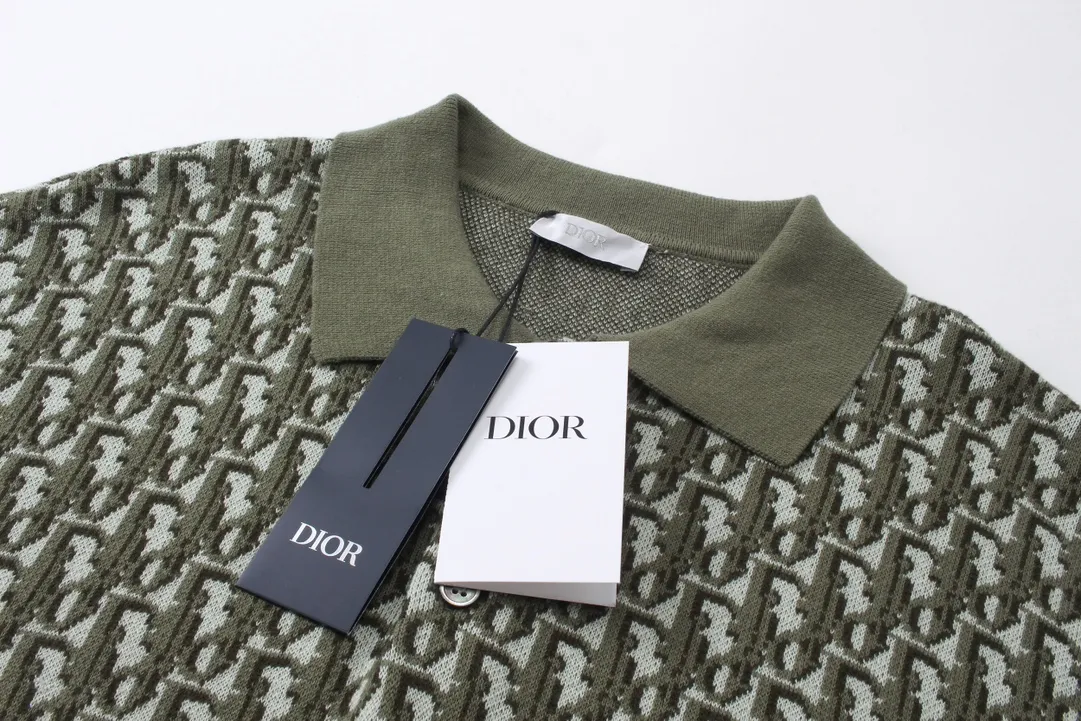 🅿️210 Correct version of high-quality DI*R CD2024SS spring and summer new old flower full-print letter lapel short-sleeved knitted POLO shirt. This knitted polo shirt features the classic Oblique print. Crafted from cotton jacquard in a straight fit, button fastening and ribbed details enhance the sophistication. Can be matched with various styles to show your personality. Same style for men and women! SIZE:XS-L