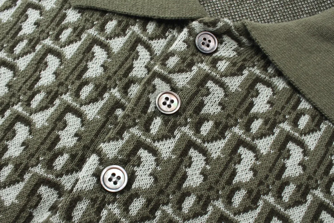🅿️210 Correct version of high-quality DI*R CD2024SS spring and summer new old flower full-print letter lapel short-sleeved knitted POLO shirt. This knitted polo shirt features the classic Oblique print. Crafted from cotton jacquard in a straight fit, button fastening and ribbed details enhance the sophistication. Can be matched with various styles to show your personality. Same style for men and women! SIZE:XS-L
