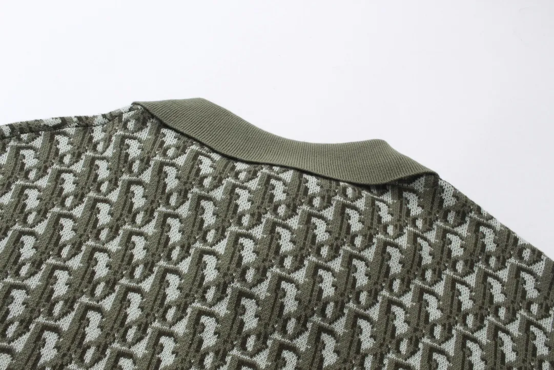 🅿️210 Correct version of high-quality DI*R CD2024SS spring and summer new old flower full-print letter lapel short-sleeved knitted POLO shirt. This knitted polo shirt features the classic Oblique print. Crafted from cotton jacquard in a straight fit, button fastening and ribbed details enhance the sophistication. Can be matched with various styles to show your personality. Same style for men and women! SIZE:XS-L