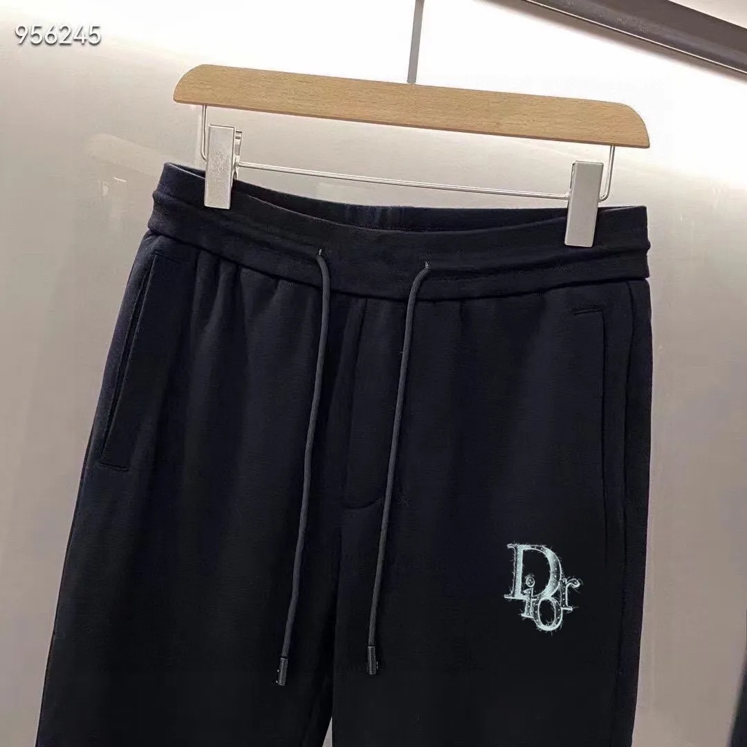 🅿️460 brand [DIOR Dior] (velvet and thickened) 2025 autumn and winter new product, celebrities' favorite fashion-flavored casual suit, clean and neat tailoring, full of urban style. Made of high-quality customized fabrics, the inner warmth is excellent, the hand feels soft and dry, and the upper body effect is crisp and stylish. The three-dimensional cutting process and the pattern are all of high standards, and the silhouette version has the right benefits! It is not tight at all, and you feel good when you put it on. So many top-quality raw materials create high-end products with unparalleled value. It is the first choice for high-end fashion people. (Size: M-4XL can wear up to 200 pounds)