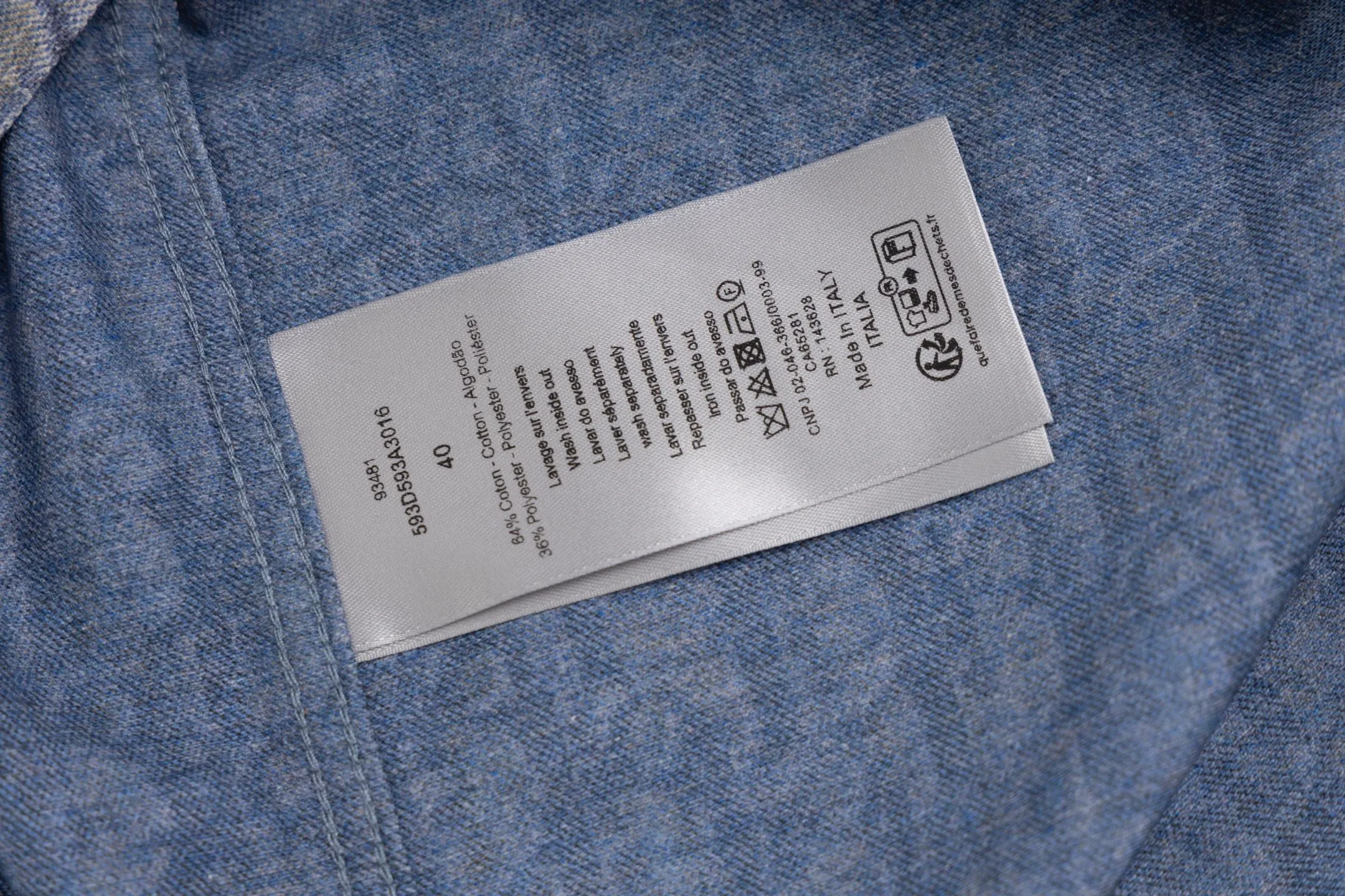 🅿️480 [Exclusive supply] CD full-print cotton twill printed short-sleeved shirt. The original version was purchased and developed in 20553. The fabric is 365g. The 7*7 cotton twill gauze fabric is custom-dyed with AB color according to the Y version of the bulk fabric color. It uses a digital direct-injection printing process with paint to scan all flower positions of the Y version. On each piece of paper, hand-painted printing sketches are used. For bulk products, the cloth-on-cut printing method is adopted. All the cut-out sketches are adjusted according to the size changes to ensure consistent printing effects for each size. The cut-outs are accurately cut using the laser burning process, and are equipped with aluminum alloy I-shaped buckles with letter logos. Size39-40-41-42