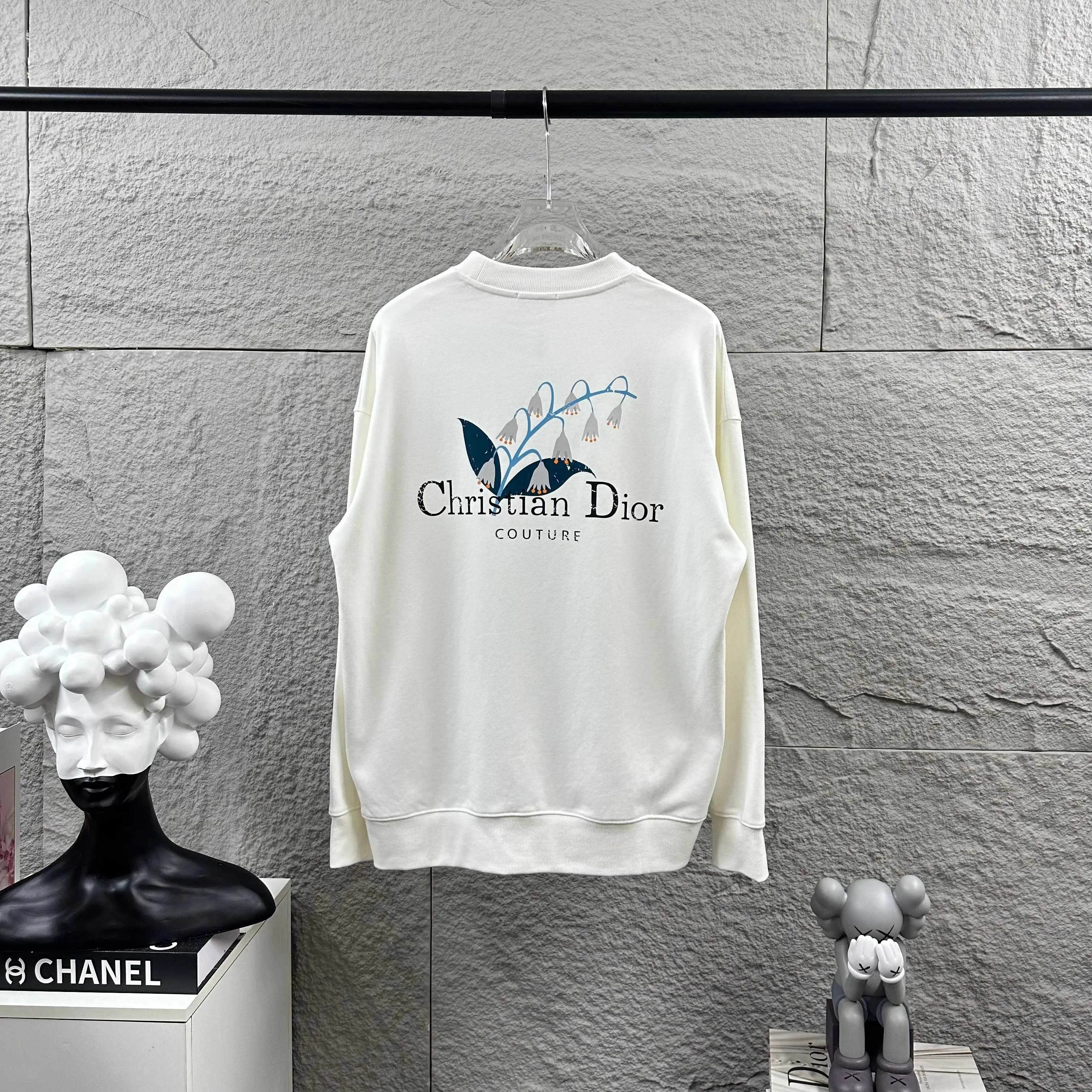 🅿️260 Dio* Christian Dior 2025 early autumn and winter new style, simple embroidery of classic letters, lily of the valley print on the back, simple and elegant, custom terry fabric, long-sleeved round neck sweatshirt, same style for men and women, color: black, white, size: S (90-130 pounds) M (120-150 pounds) L (140-165 pounds) XL (160-180 pounds) XXL (180-210 pounds)