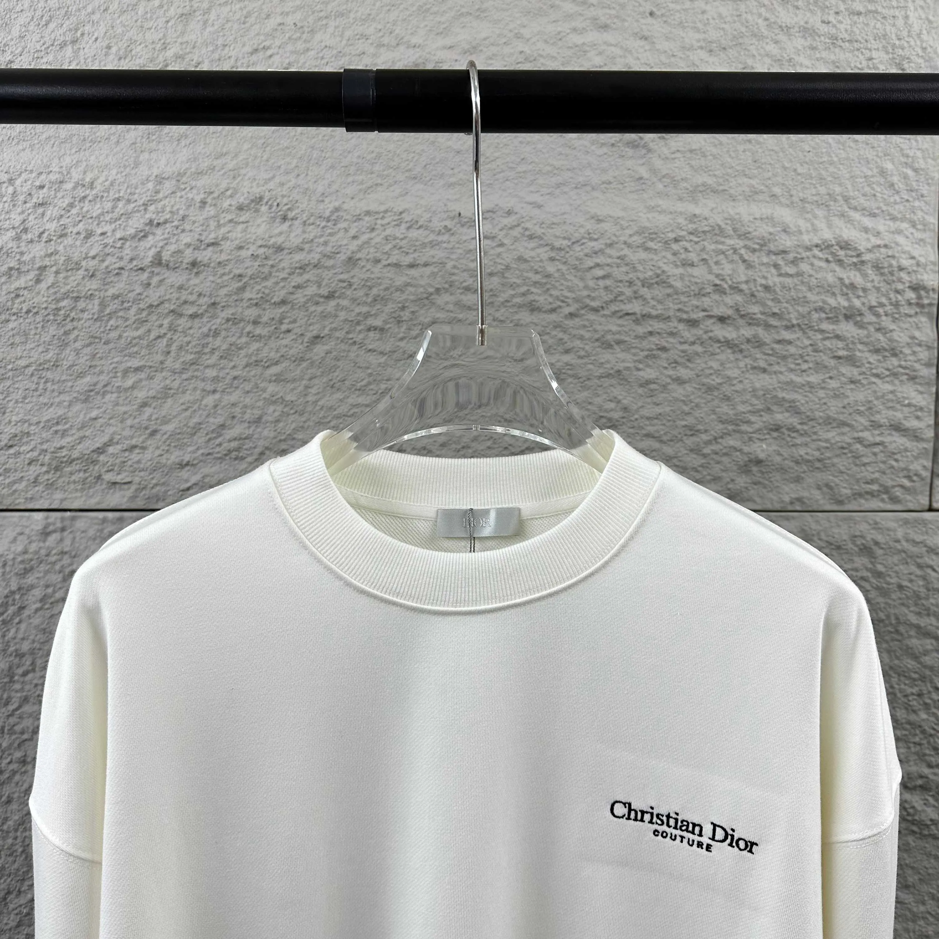 🅿️260 Dio* Christian Dior 2025 early autumn and winter new style, simple embroidery of classic letters, lily of the valley print on the back, simple and elegant, custom terry fabric, long-sleeved round neck sweatshirt, same style for men and women, color: black, white, size: S (90-130 pounds) M (120-150 pounds) L (140-165 pounds) XL (160-180 pounds) XXL (180-210 pounds)