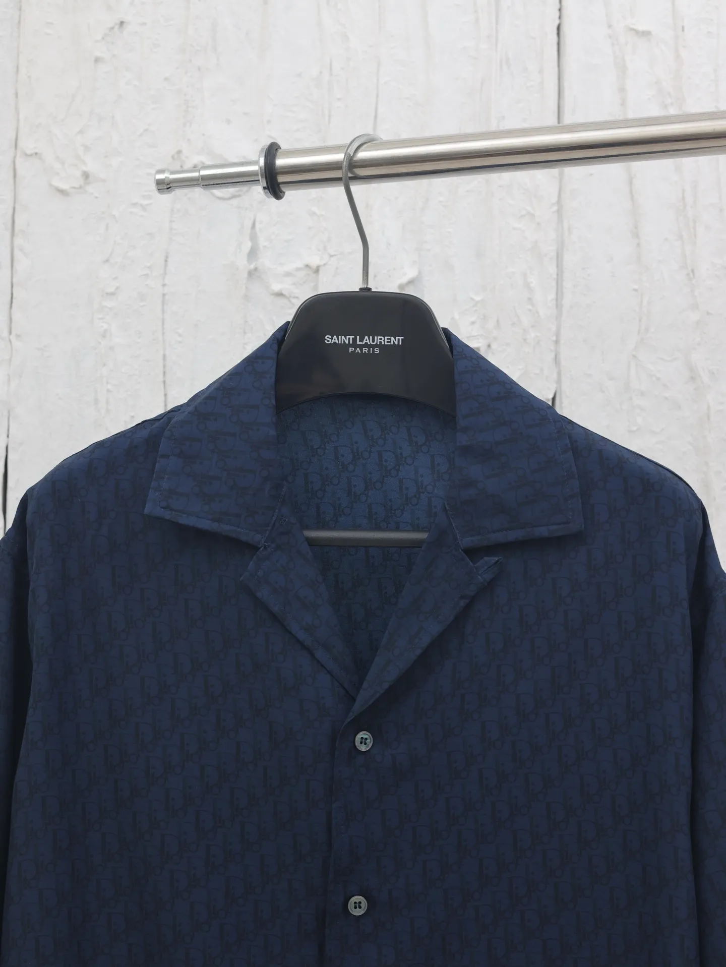 🅿️450 Dio*/Dior mulberry silk and cotton blended jacquard fabric Obliaue jacquard suit short-sleeved shirt This is from the 2024 beachwear limited series, highlighting the classic Oblique print. Carefully crafted from green mulberry silk and cotton blended jacquard fabrics, the arc-shaped hem design highlights a casual style. Wear with the matching pieces for a sophisticated summer look.  Size：S/M/L/XL