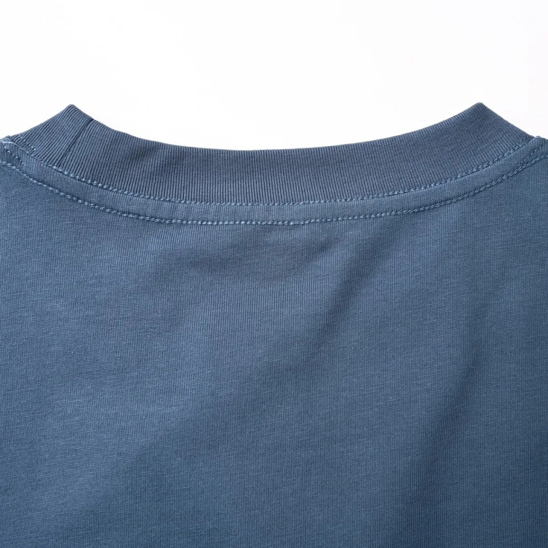 🅿️290 (Higher version) DIOR CD T-shirt from DO AND KAWS limited collection. The Year of the Snake graphic design reinterprets the classic logo. Contrasting logo patch at chest. The imported machine-made tatami embroidery technology makes the letter logo appear delicate and exquisite, enhancing the decorative effect. Use an embroidery machine to embroider the designed letter logo onto the patch. Size：S-L