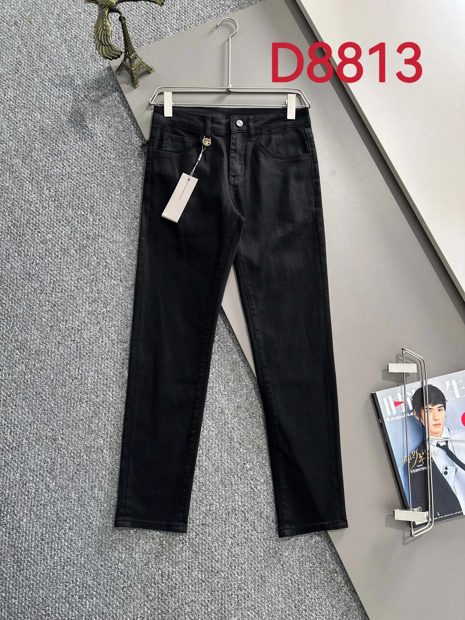 🅿️400 Dior 2025 four-season slim-fit jeans trousers, woven from imported Japanese Denim plain cotton denim fabric, complete with three standards, simple yet elegant, soft, delicate and comfortable, versatile and fashionable upper body! Light luxury, a must-have item for daily commuting! D8813 code number: 28-40 (please state your height and weight when placing an order)