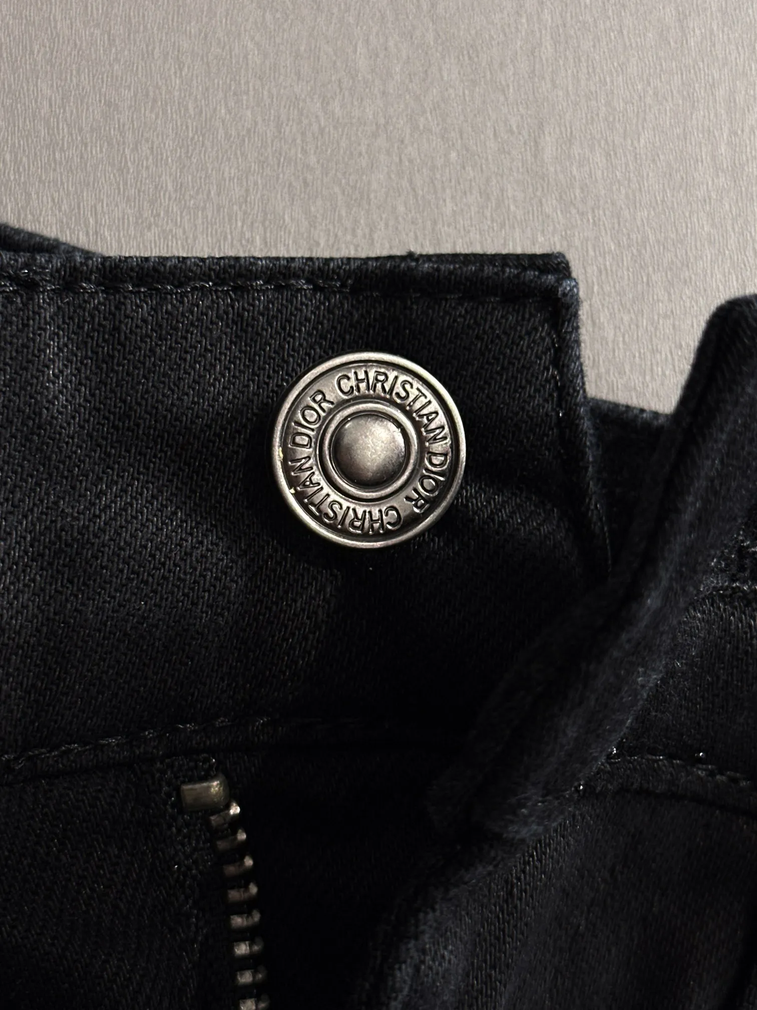 🅿️400 Dior 2025 four-season slim-fit jeans trousers, woven from imported Japanese Denim plain cotton denim fabric, complete with three standards, simple yet elegant, soft, delicate and comfortable, versatile and fashionable upper body! Light luxury, a must-have item for daily commuting! D8813 code number: 28-40 (please state your height and weight when placing an order)