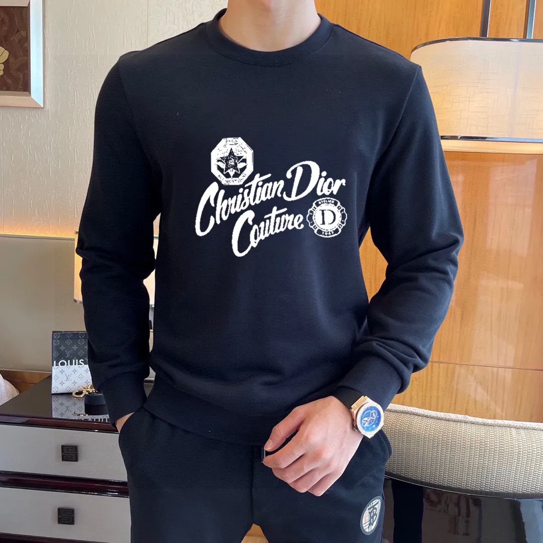 🅿️220 brand [DIOR Dior] (good news for fat people) 2025ss autumn latest long-sleeved round-neck sweatshirt, on sale simultaneously on the official website. Refreshing and breathable. Made of top Tencel Roman. Comfortable and soft. 3D three-dimensional clarity. Super fashion sense. Great for gifting and keeping for yourself. Size: M-5XL (can wear up to 220 pounds)