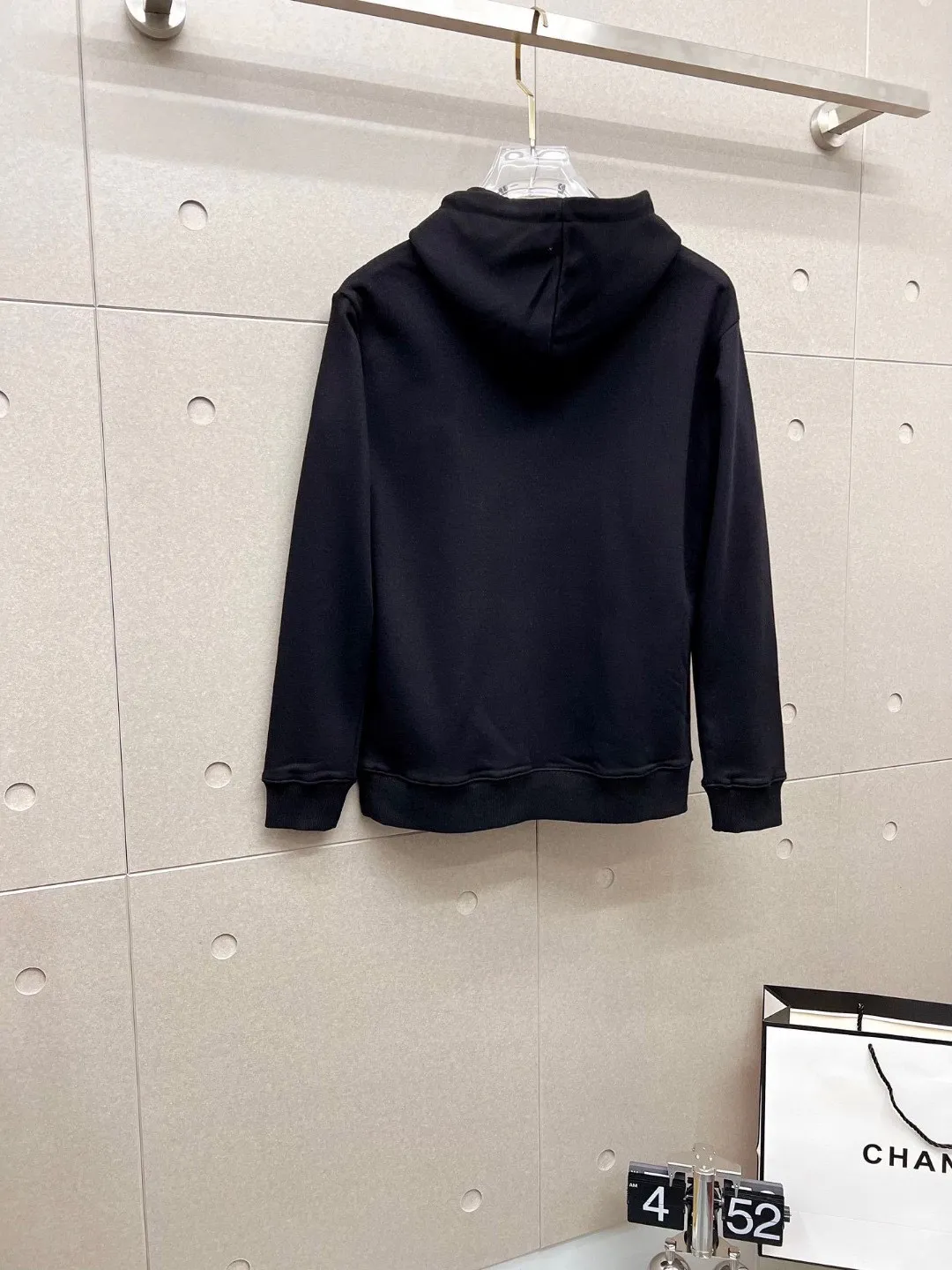 🅿️240 brand [DIOR Dior] (good news for fat people) 2025ss autumn latest long-sleeved round-neck sweatshirt, on sale simultaneously on the official website. Refreshing and breathable. Made of top Tencel Roman. Comfortable and soft. 3D three-dimensional clarity. Super fashion sense. Great for gifting and keeping for yourself. Size: M-5XL (can wear up to 220 pounds)