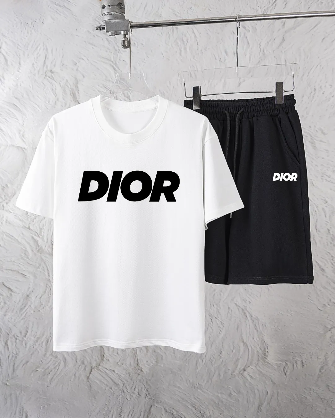 🅿️300 Dior Exclusively provides new trendy men’s fashionable round neck short-sleeved shorts suits, trendy and fashionable casual short-sleeved suits! It has high breathability and comfort, impeccable details, and brand element design concept, reflecting high quality. It presents a casual cut and the upper body shape is great! Material: 250g Xinjiang long-staple cotton short sleeves + 360g pure cotton terry shorts Size: S M L Due to manual measurement, there is a deviation of about 1-3CM in size.