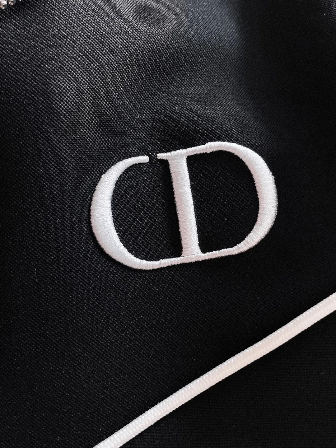🅿️720 Dior hot-selling suit is coming. Focus on the original version of the official website. 2025 new hot-selling cardigan suit. The original order is the best. 🇭🇰The meticulous work of top designers. It has a fitting and perfect upper body effect. All-natural high-quality Tencel Roman cotton 100%, close-fitting comfort, noble and elegant! Original hardware embodies elegance and nobility! Counter size: M-3XL (maximum wear up to 190 pounds)