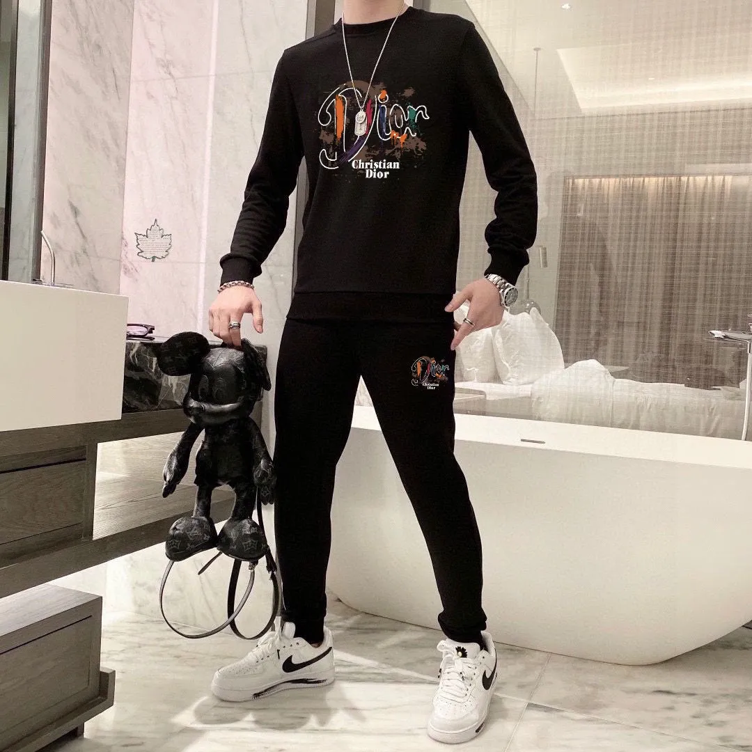 🅿️380 [DIOR Dior] (Fat Man’s Gospel) hot-selling suit is coming. Focus on the original version of the official website. 2025 new hot-selling sweatshirt suit. The original order is the best product. 🇭🇰The meticulous work of top designers is dedicated to a fitting and perfect upper body effect. All-natural high-quality Roman cotton 100%, close-fitting comfort, noble and elegant! Original hardware embodies elegance and nobility! Counter size: M-5XL (maximum wear up to 220 pounds)