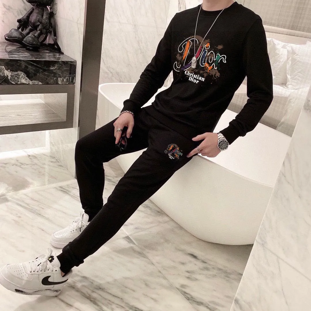 🅿️380 [DIOR Dior] (Fat Man’s Gospel) hot-selling suit is coming. Focus on the original version of the official website. 2025 new hot-selling sweatshirt suit. The original order is the best product. 🇭🇰The meticulous work of top designers is dedicated to a fitting and perfect upper body effect. All-natural high-quality Roman cotton 100%, close-fitting comfort, noble and elegant! Original hardware embodies elegance and nobility! Counter size: M-5XL (maximum wear up to 220 pounds)