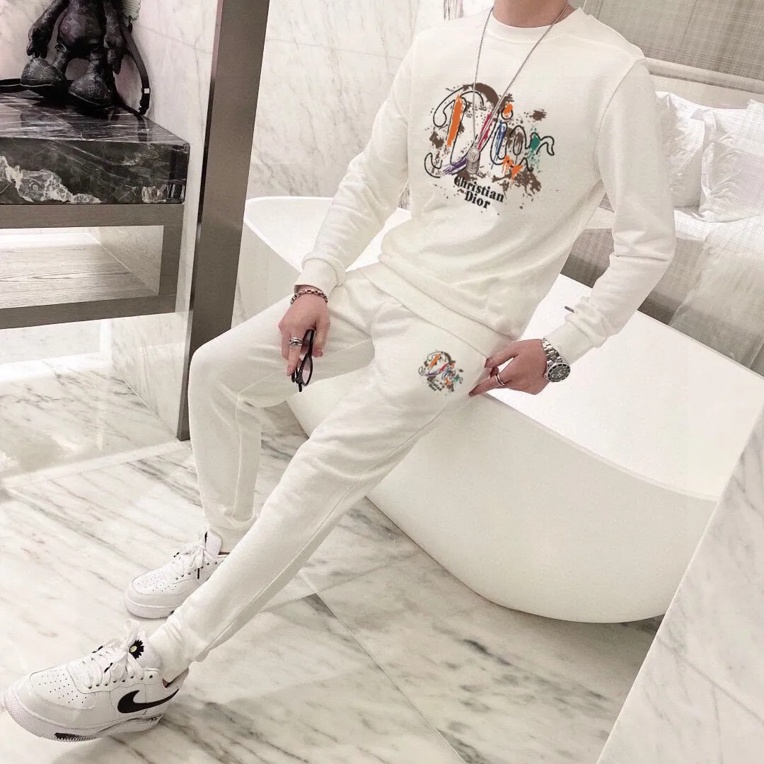 🅿️380 [DIOR Dior] (Fat Man’s Gospel) hot-selling suit is coming. Focus on the original version of the official website. 2025 new hot-selling sweatshirt suit. The original order is the best product. 🇭🇰The meticulous work of top designers is dedicated to a fitting and perfect upper body effect. All-natural high-quality Roman cotton 100%, close-fitting comfort, noble and elegant! Original hardware embodies elegance and nobility! Counter size: M-5XL (maximum wear up to 220 pounds)