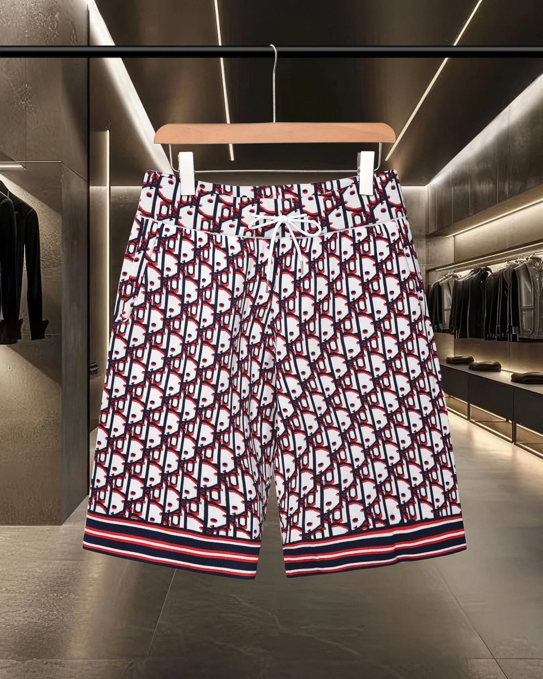 🅿️236 (shipped the next day) Dior/Dior CD classic jacquard barrage logo knitting technology, compact three-dimensional version, full flower stripe splicing Customized trouser cord hardware with strong texture, concave and convex three-dimensional sense, fashionable and casual 2025ss official website new original fabric Official same style Shorts customization Mesh sweater knitted fabric High-end version, counter customized fabric Highly breathable and comfortable, exquisitely crafted, with impeccable details, ✅customized logo-engraved buttons, complete with three labels. Brand element design concept reflects high quality. It feels delicate and soft! Presenting casual tailoring, the upper body shape is awesome🐍 Size: M-2XL