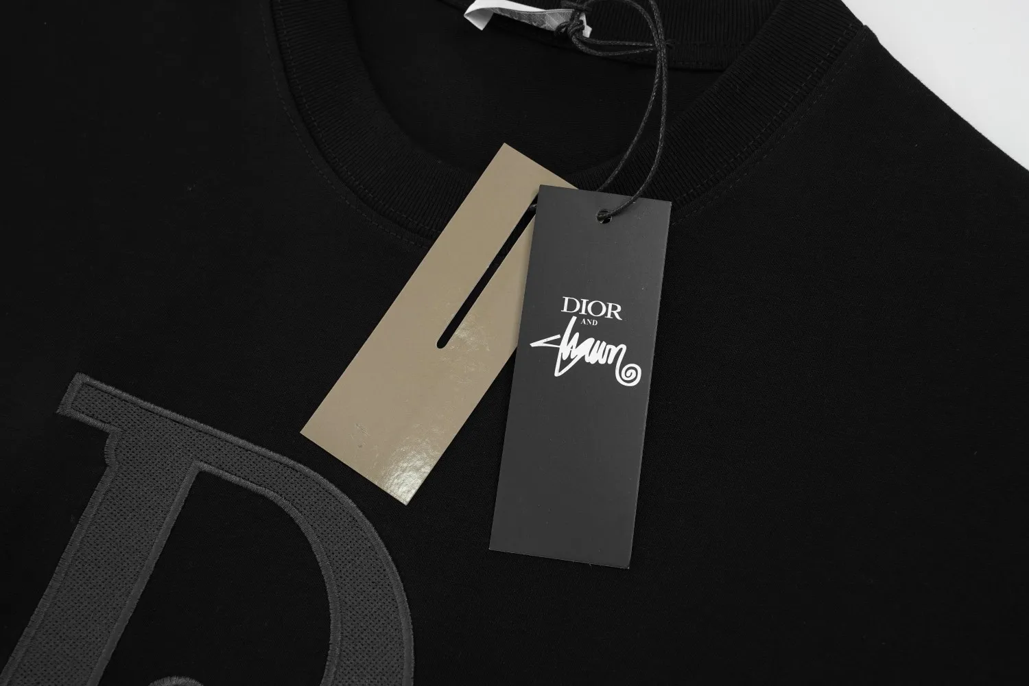 🅿️146 Style: 2026 new DIOR short-sleeved T-shirt Material: High version 300g double yarn combed cotton Size: S～XL Color: Black Style number: F3017