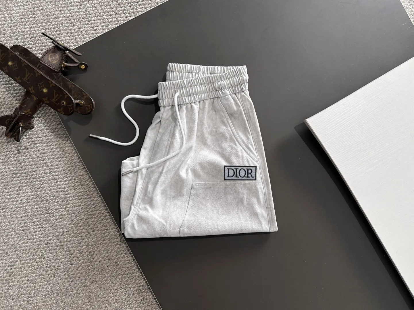 🅿️330 Next day shipping High-end goods Dior 2025 spring and summer new elastic band casual shorts, custom-made fabrics at the counter. High breathability and comfort, impeccable details, brand element design concept, reflecting high quality. It feels delicate and soft! It presents a casual cut and the upper body shape is great! Size: M-3XL