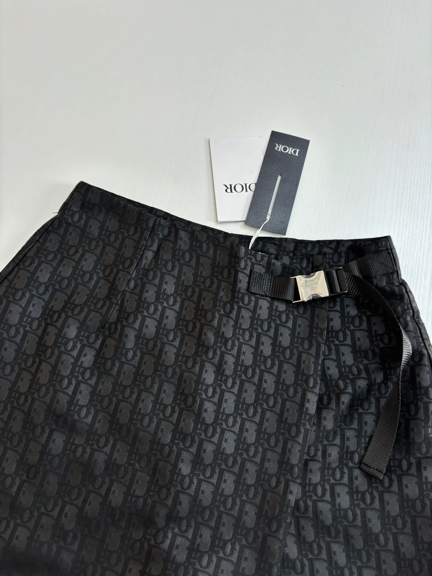 🅿️336 Dio*/Dior 25Ss new classic oblique jacquard fabric patch design culottes. Carefully made with technical taffeta jacquard fabric. Waist buckle decoration, one-piece tailoring for comfortable upper body, unique. The original customized version has all the details in place. Highly recommended, the upper body looks slimmer!  Size：S/M/L