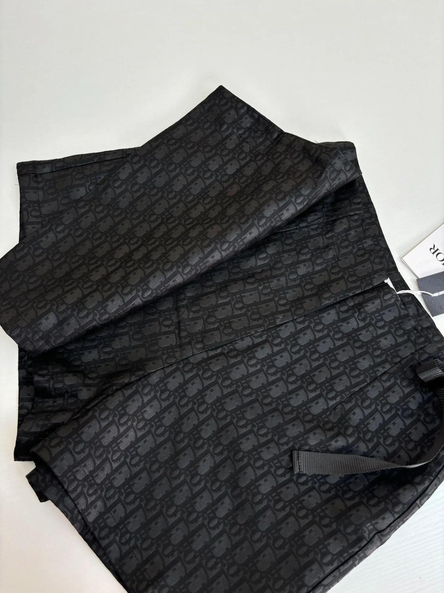 🅿️336 Dio*/Dior 25Ss new classic oblique jacquard fabric patch design culottes. Carefully made with technical taffeta jacquard fabric. Waist buckle decoration, one-piece tailoring for comfortable upper body, unique. The original customized version has all the details in place. Highly recommended, the upper body looks slimmer!  Size：S/M/L