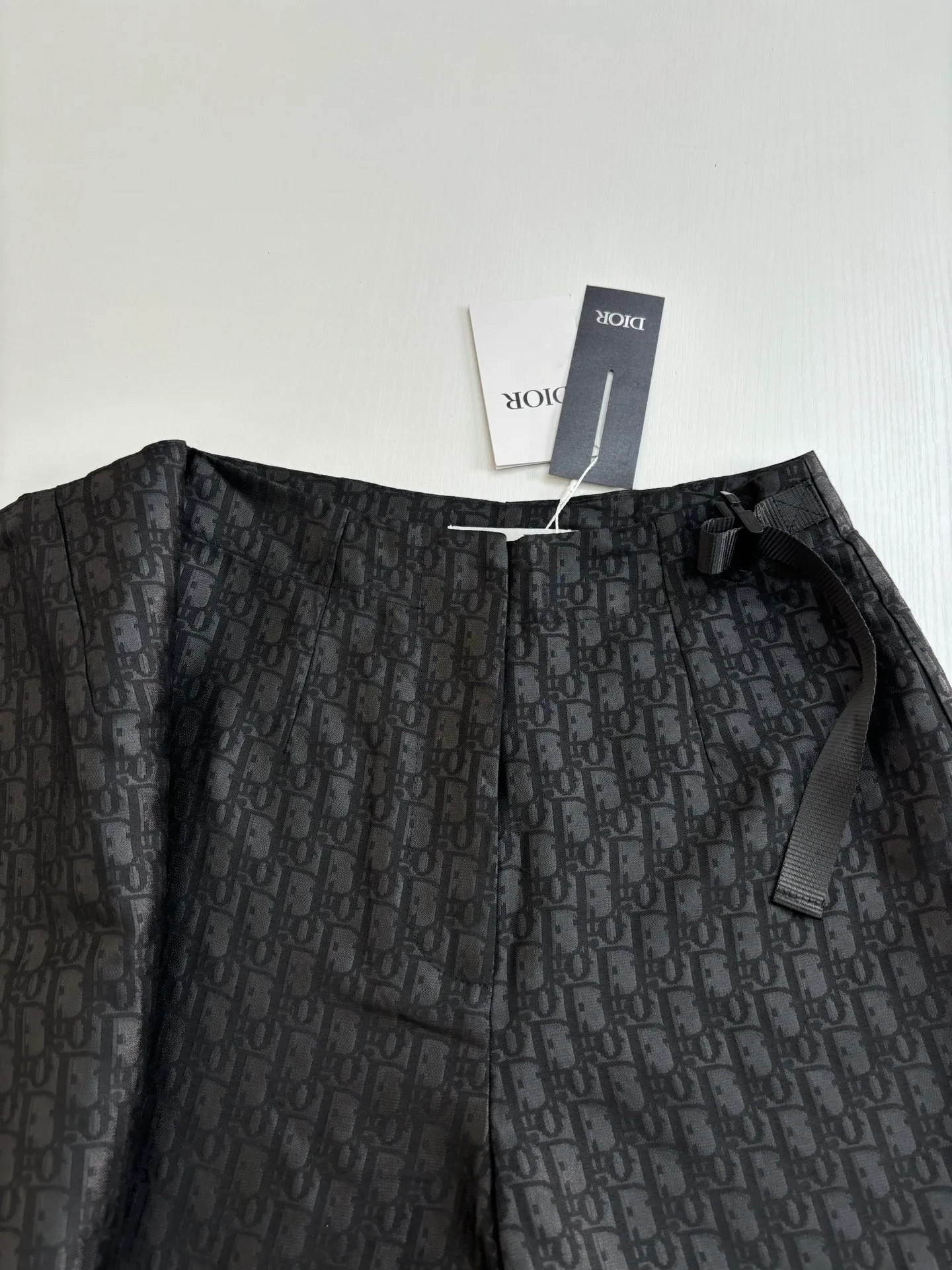 🅿️336 Dio*/Dior 25Ss new classic oblique jacquard fabric patch design culottes. Carefully made with technical taffeta jacquard fabric. Waist buckle decoration, one-piece tailoring for comfortable upper body, unique. The original customized version has all the details in place. Highly recommended, the upper body looks slimmer!  Size：S/M/L