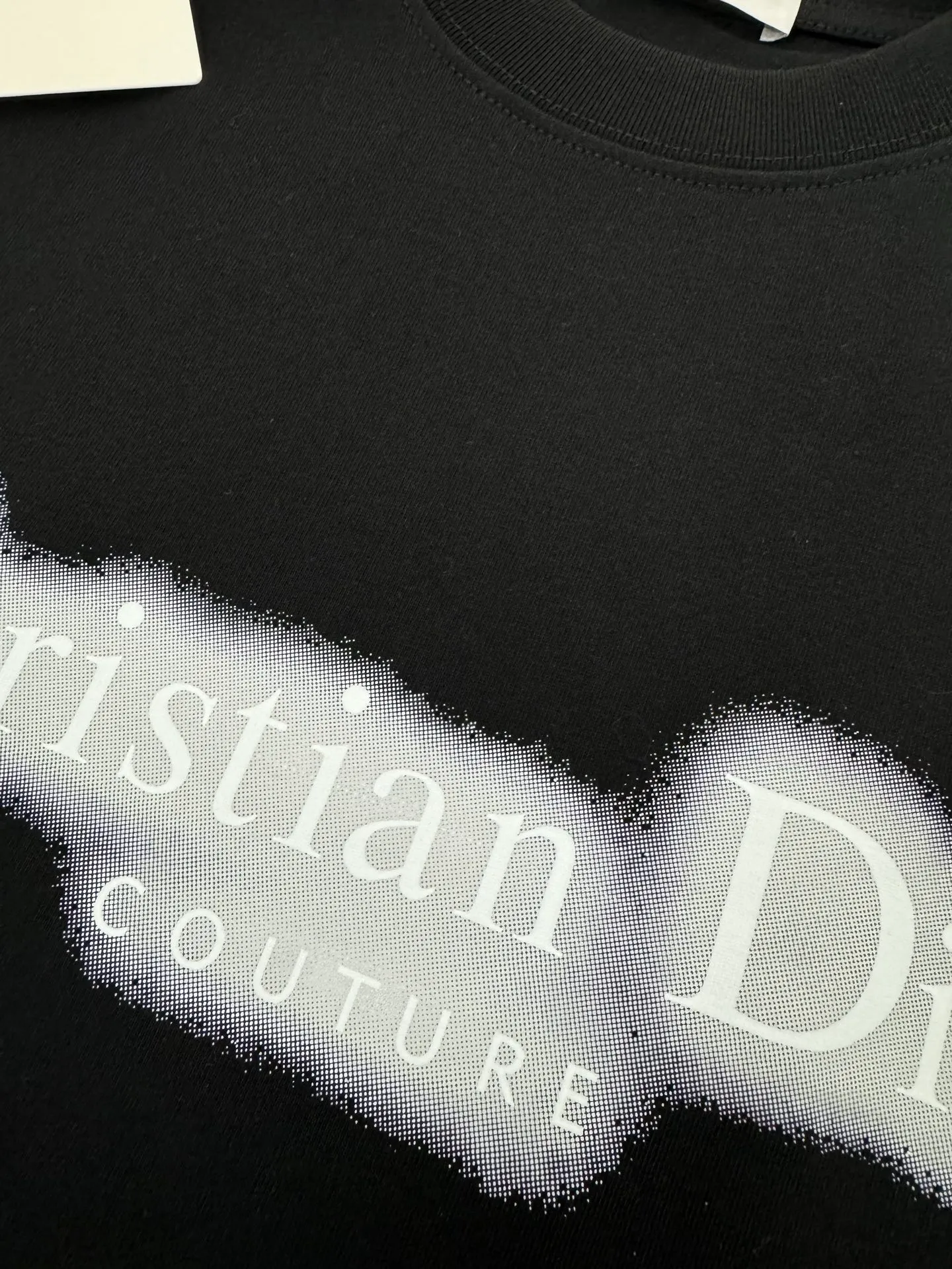 🅿️200 DIOR*Dior*320g heavyweight pure cotton T-shirt, thick, breathable and loose fit. Printed logo design. Spring and summer new round neck fashionable short-sleeved T-shirt. Comfortable against the skin, durable and easy to wear. Meticulous original craftsmanship, a must-have for casual and versatile colors. Color: Black, White, Anchor Red. Size: S M L XL XXL.