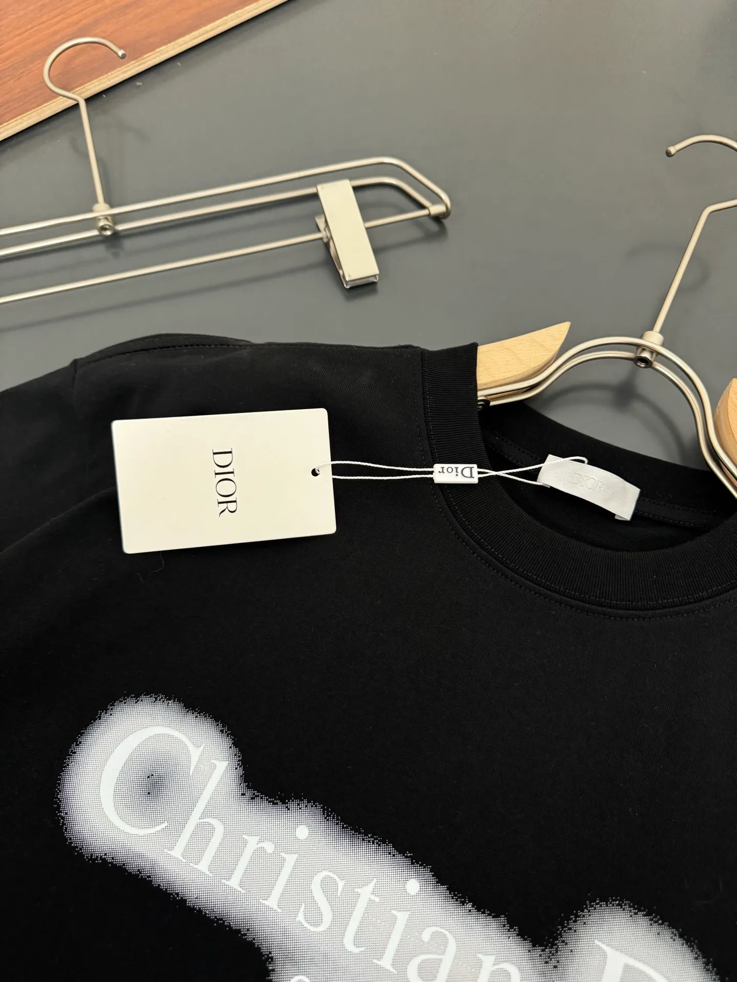 🅿️200 DIOR*Dior*320g heavyweight pure cotton T-shirt, thick, breathable and loose fit. Printed logo design. Spring and summer new round neck fashionable short-sleeved T-shirt. Comfortable against the skin, durable and easy to wear. Meticulous original craftsmanship, a must-have for casual and versatile colors. Color: Black, White, Anchor Red. Size: S M L XL XXL.