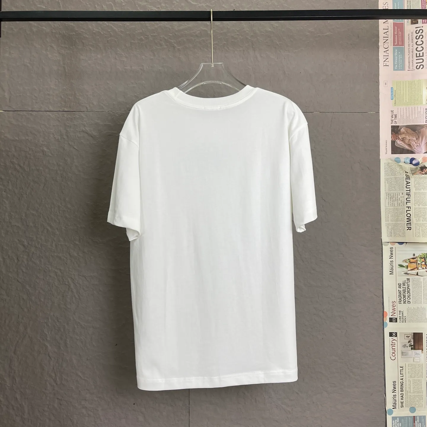 🅿️190 /A90 DIOR Dior fabric upgrade, using 300 grams of fabric, 25 new styles, pocket embroidery, high-end craftsmanship, exclusive for new models, same style for men and women, casual loose fit short sleeves, high-end customization, high version, fashionable and versatile, imported fabrics, super soft and delicate feel, skin-friendly and comfortable to wear, high-end boutique High-temperature washing process to ensure that it does not deform or shrink. It is a comfortable and beautiful piece for summer wear! A must-have item for beauty and age reduction! The surface is super fine and smooth, uniform, delicate and soft. It is comfortable to wear and can easily create a cool summer feel. It is easy to hold the upper body and become the focus of the street in minutes. Color: Black and White Size: S-XL