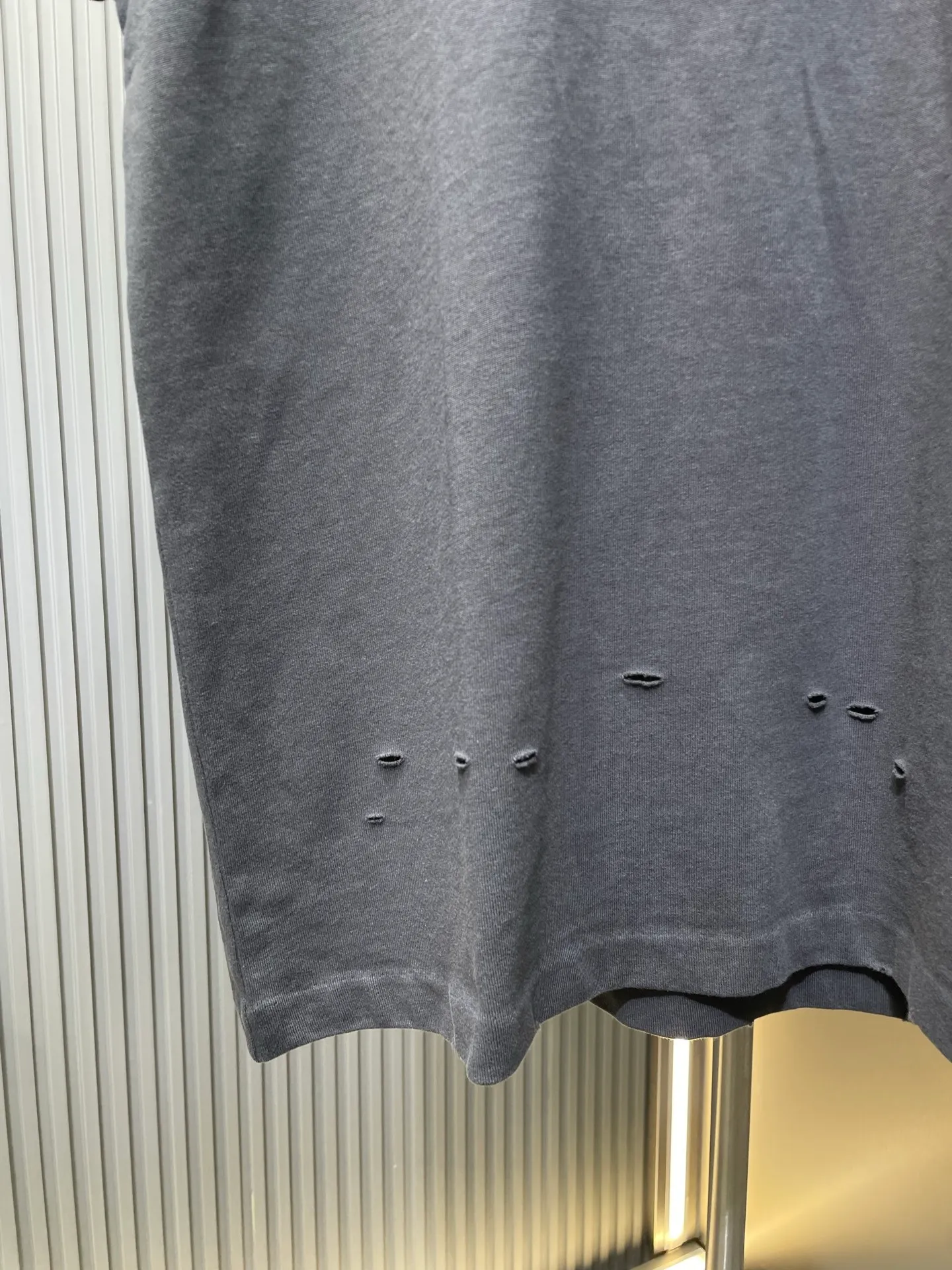 🅿️300 DIOR 🌟【Top Original Order】Lily of the Valley Printed Short Sleeves Process description: Made of 270g washed cotton, 36-count double yarns, the fabric is comfortable and soft, skin-friendly and breathable, with a tight and thick feel, four-thread dense edges, double-thread collar edge, double-needle chain bottom hemming and thread wrapping, the chest is decorated with brand letter logo printing, and the back is decorated with Lily of the Valley letter printing, fine workmanship, the overall line is straight and delicate, the fabric is comfortable and soft, and the color is consistent without color difference. It can be matched with the same style to create a fashionable look, and can be used in various occasions. Customized accessories, complete with three standards, same style for men and women! ⚠️Color: Gray ⚠️Size: XSSML
