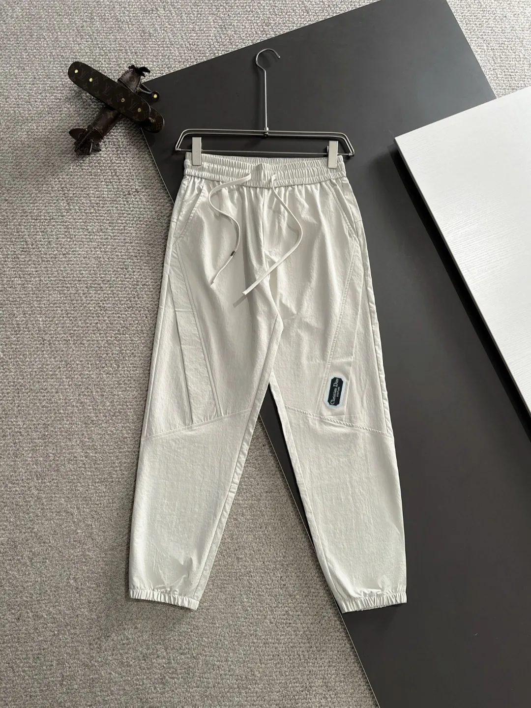 🅿️400 next day shipping DIOR 2025 spring and summer new elastic band casual pants, thin counter custom fabrics, high breathability and comfort, impeccable details, brand element design concept, reflecting high quality. It feels delicate and soft! It presents a casual cut and the upper body shape is great! Size: M-4XL