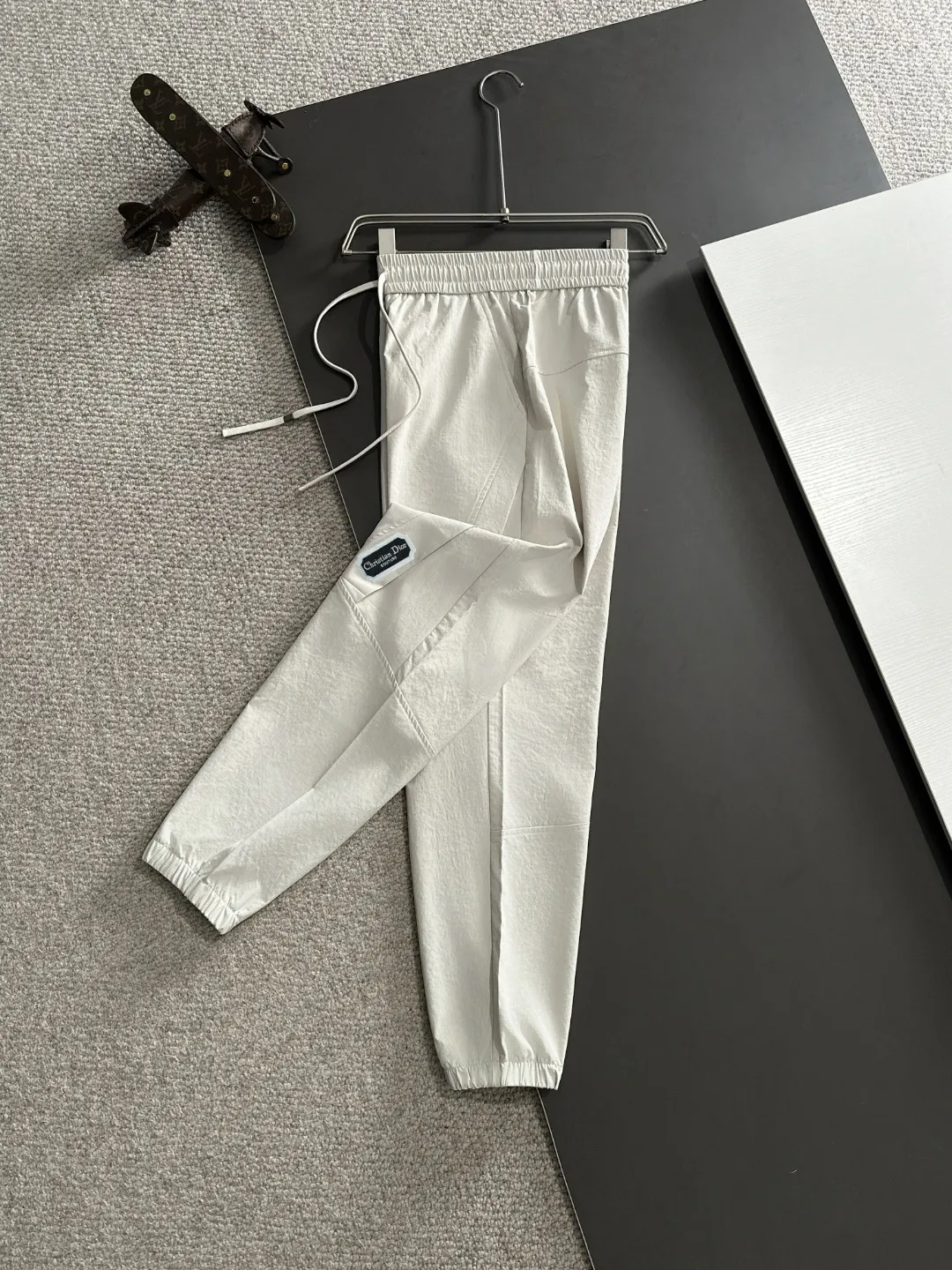 🅿️400 next day shipping DIOR 2025 spring and summer new elastic band casual pants, thin counter custom fabrics, high breathability and comfort, impeccable details, brand element design concept, reflecting high quality. It feels delicate and soft! It presents a casual cut and the upper body shape is great! Size: M-4XL