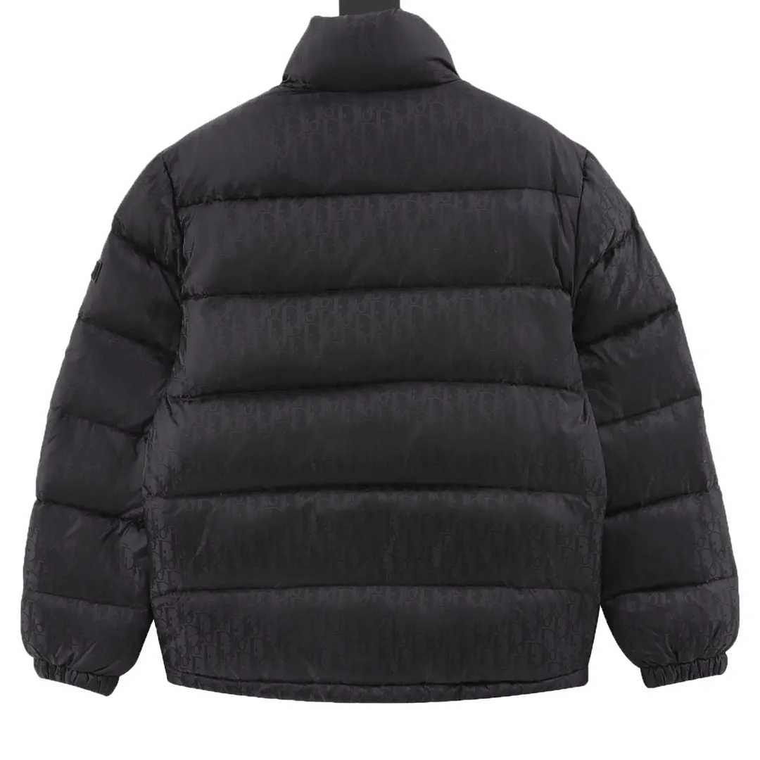 🅿️1400 Dior/Dior full-print dark pattern presbyopia down jacket "World-destroying version" is directly available on all major platforms, purchasing agents, and micro-business. , Violence detection, 90 velvet inspection in Guangdong, welcome to compare any details of quality. Purchased from zp operation in Hong Kong counter, this is a down jacket with ultra-complex craftsmanship. The custom-made fabric cycle is as long as 50 days. It is absolutely windproof and waterproof, and can be watertight. It can be called a safe haven in winter. On the basis of the original fabric, laser jacquard makes the whole garment uneven, with a stronger three-dimensional effect and a more obvious 3D effect. The hardware of the whole garment is made of original Factory custom-made one to one, tungsten gold material, leather label design, hot melt technology, one-time molding, using 90 white duck down, 700 fill power, no velvet, stand-up collar design, elastic cuff design, windproof and warm, the whole piece is windproof, water-proof, cold-proof, fashionable and practical, the same style worn by major Internet celebrities, stars, winter cold protection artifact, purchasing version, feel free to compare ZP. Size:44-52
