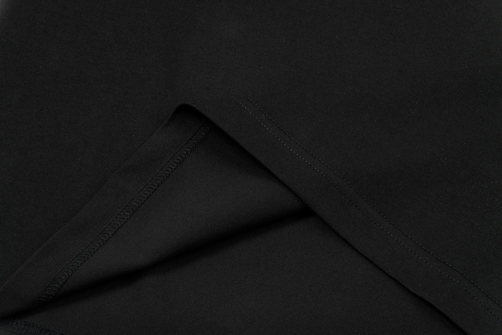 🅿️230 Dior DIOR new autumn and winter fabric pocket printed long sleeves, high quality 🔥nylon pure cotton washable hand feel, logo printing on the front, fabric pocket decoration, specially customized ribbing. The fabric is comfortable and soft, restoring the trend brought by special craftsmanship, custom dyed, complete with three standards. Non-market ordinary version. Compare at will. Quality is absolutely guaranteed. Same style for men and women. Color: Black White Size: S M L XL [Style No. A3308]