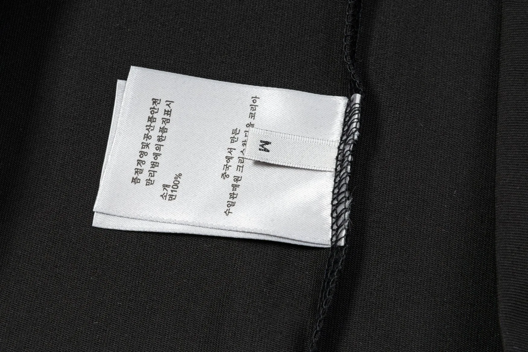 🅿️230 Dior DIOR new autumn and winter fabric pocket printed long sleeves, high quality 🔥nylon pure cotton washable hand feel, logo printing on the front, fabric pocket decoration, specially customized ribbing. The fabric is comfortable and soft, restoring the trend brought by special craftsmanship, custom dyed, complete with three standards. Non-market ordinary version. Compare at will. Quality is absolutely guaranteed. Same style for men and women. Color: Black White Size: S M L XL [Style No. A3308]