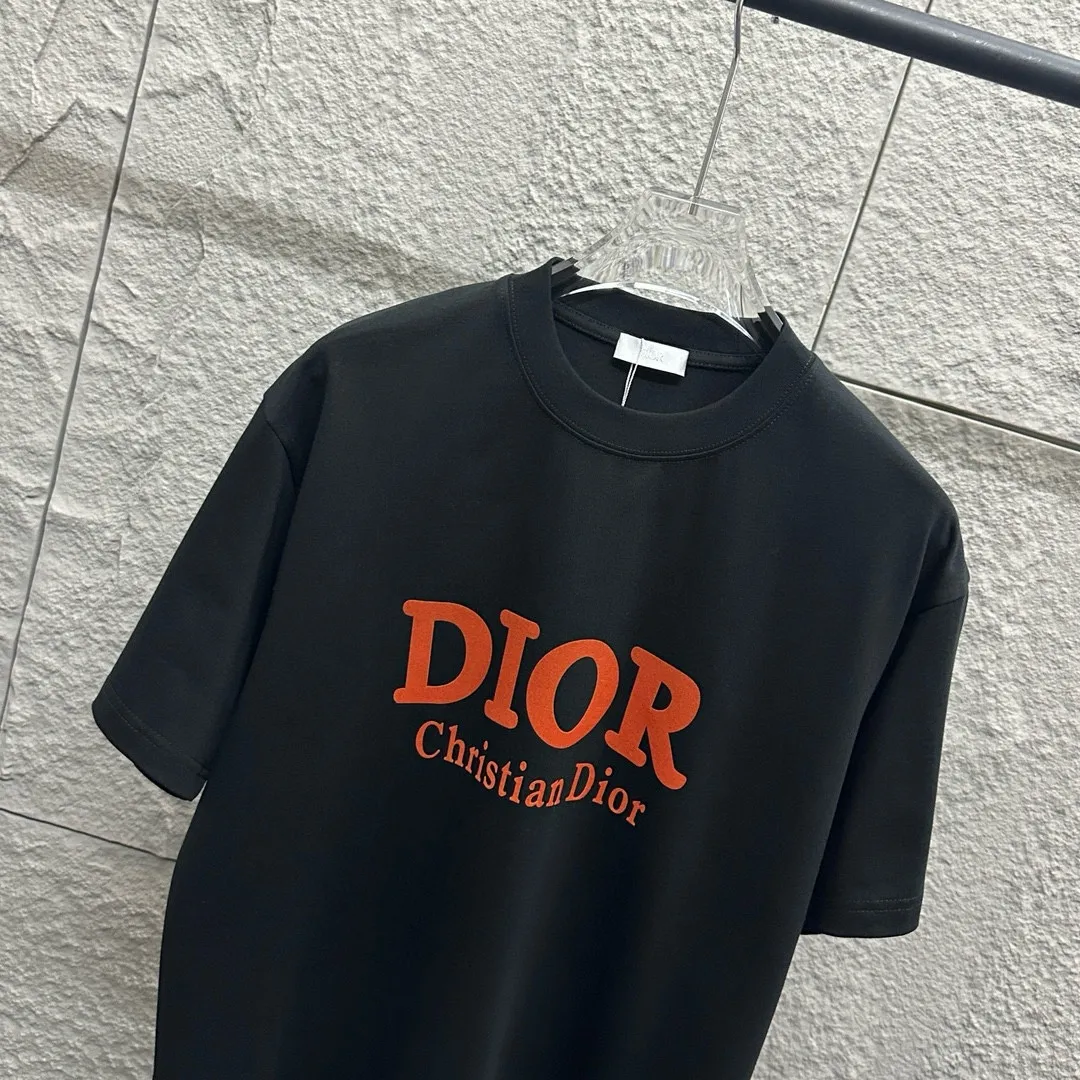 🅿️180 Dio*Dior 2025 spring and summer new style Classic orange letter flocking technology Customized double yarn plain cotton fabric Short-sleeved T-shirt Uniform for men and women Color: black white Size: S (90-130 catties) M (120-150 catties) L (140-165 catties) XL (160-180 catties) XXL (180-210 pounds)