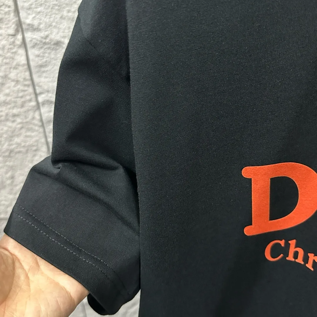 🅿️180 Dio*Dior 2025 spring and summer new style Classic orange letter flocking technology Customized double yarn plain cotton fabric Short-sleeved T-shirt Uniform for men and women Color: black white Size: S (90-130 catties) M (120-150 catties) L (140-165 catties) XL (160-180 catties) XXL (180-210 pounds)