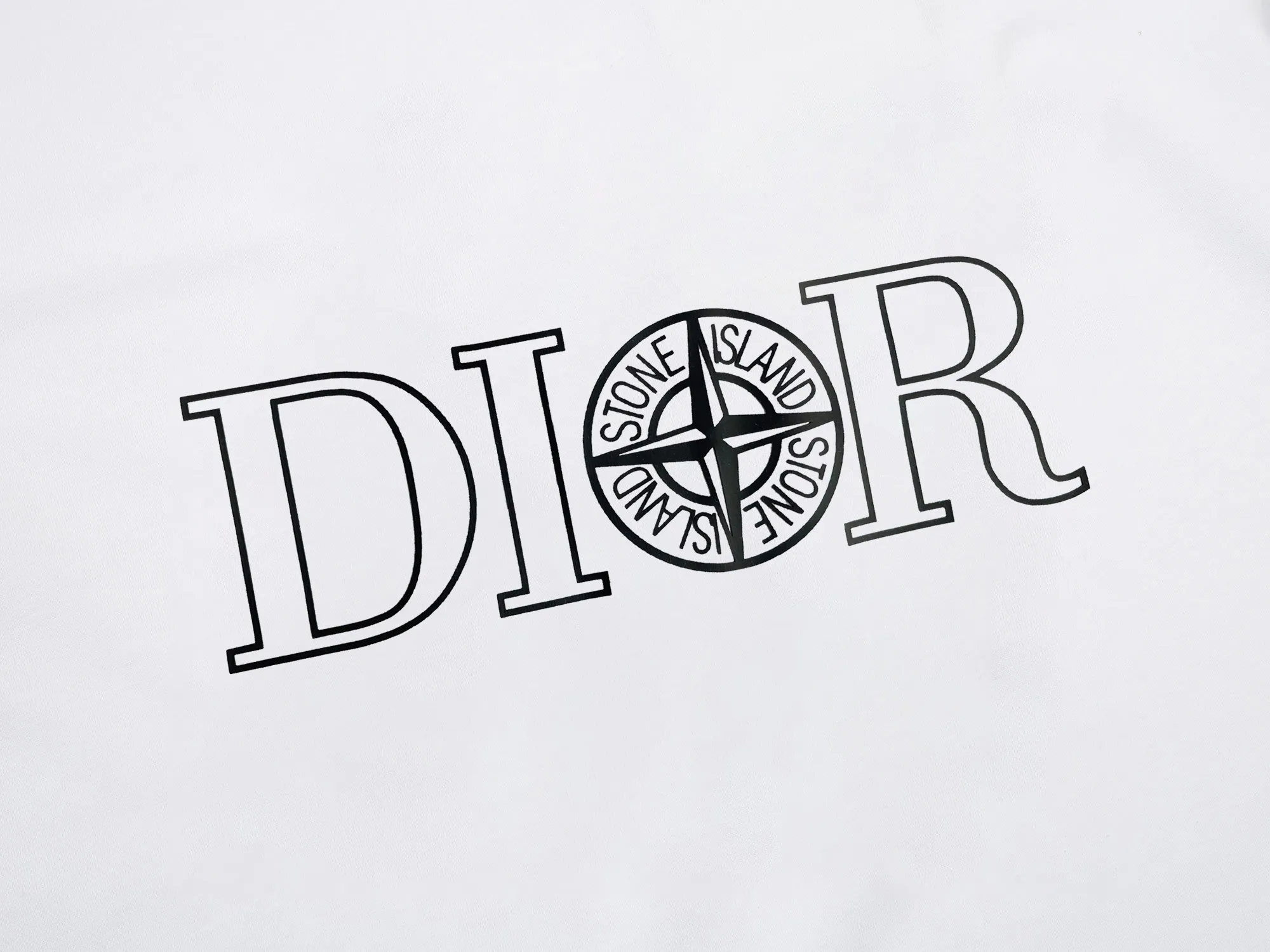🅿️170 DIOR printed letters‼ ️Short-sleeved T-shirt® *Customized 280g cotton fabric, the fabric is soft, skin-friendly and comfortable *Laminated letter logo on the front *A very simple and elegant one that is unparalleled in terms of upper body comfort, interpreting your luxury and taste, and creating your fashionable charm. ⚠️Washing method: It is recommended to dry clean or wrap the reverse side in a laundry bag and machine wash it quickly in cold water and let it dry naturally! ⚠️ Unisex style 𝐂𝐎𝐋𝐎𝐔𝐑: White Black 𝐒𝐈𝐙𝐄: S-XL