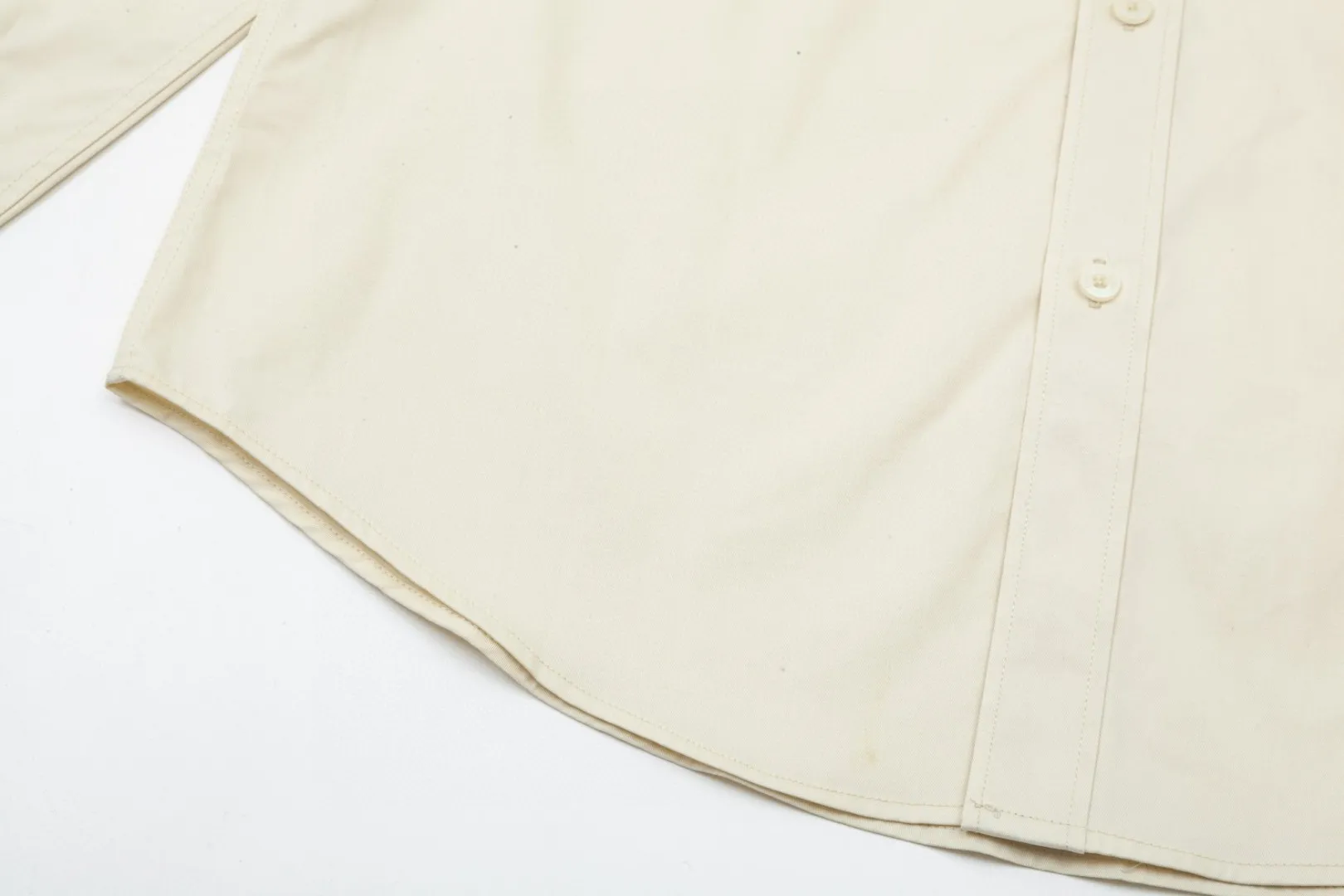 🅿️326 DIOR Dior 🔥The most popular style is coming. Fluorescent logo embroidered 1947 letter pattern long-sleeved shirt. 2024ss official website new long-sleeved shirt, exquisite embroidered logo. High-end version, customized fabrics at the counter. Highly breathable and comfortable, exquisitely crafted, impeccable detail processing, ✅customized logo engraved buttons, complete with three labels. Brand element design concept reflects high quality. It feels delicate and soft! It presents a casual cut and the upper body shape is great! 🐉Code number: M-XXL