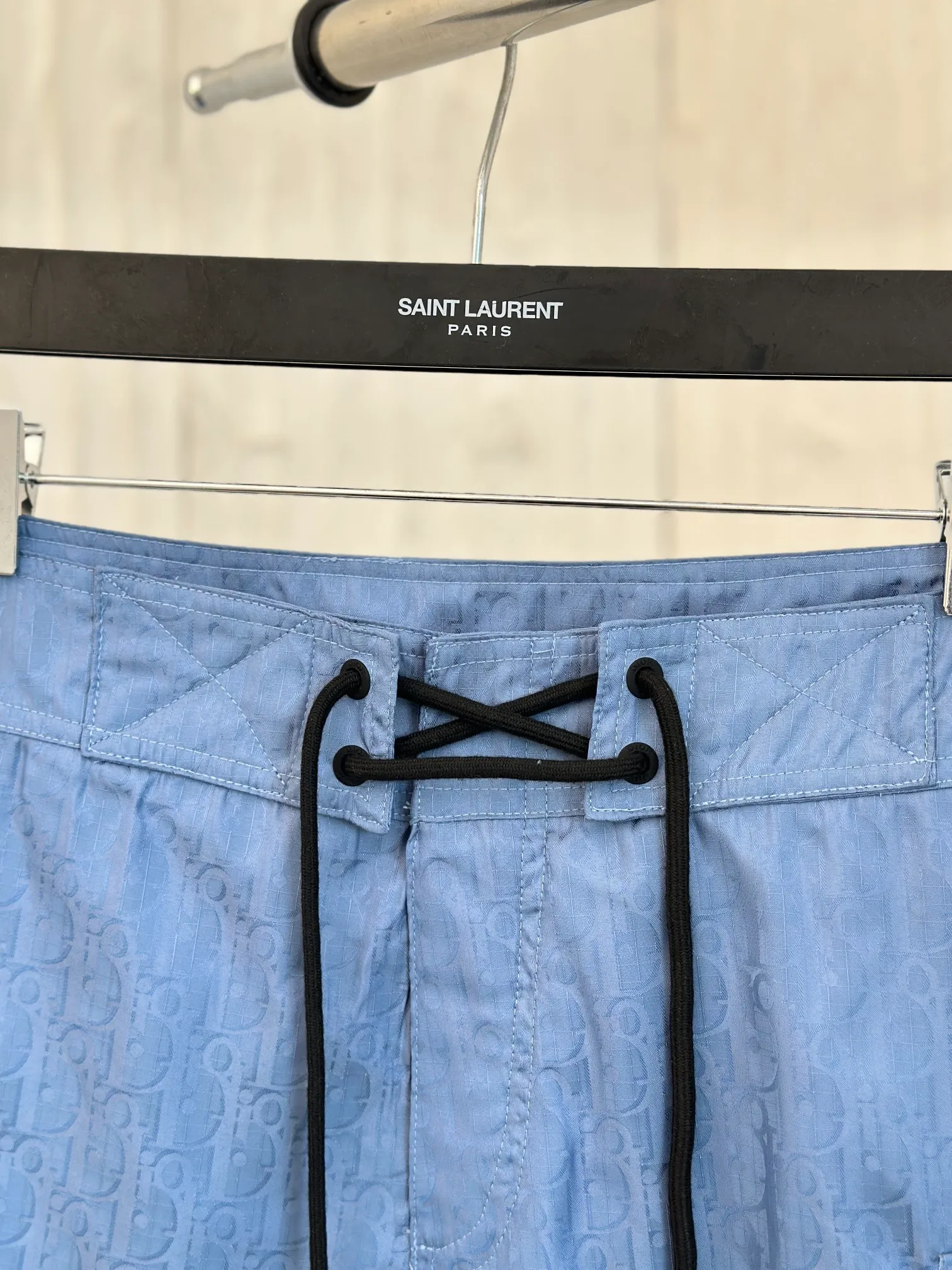 🅿️410 Dio*/Dior 24ss new spring and summer blue beach shorts. This blue color comes from the 2024 beachwear limited series and the AND PARLEY joint series, highlighting the classic Oblique print. Crafted from Parey Ocean Plastic technical fabric made from recycled materials. With drawstrings and side flap pockets, it can be paired with a shirt to make your summer look more refined. Size: 46/48