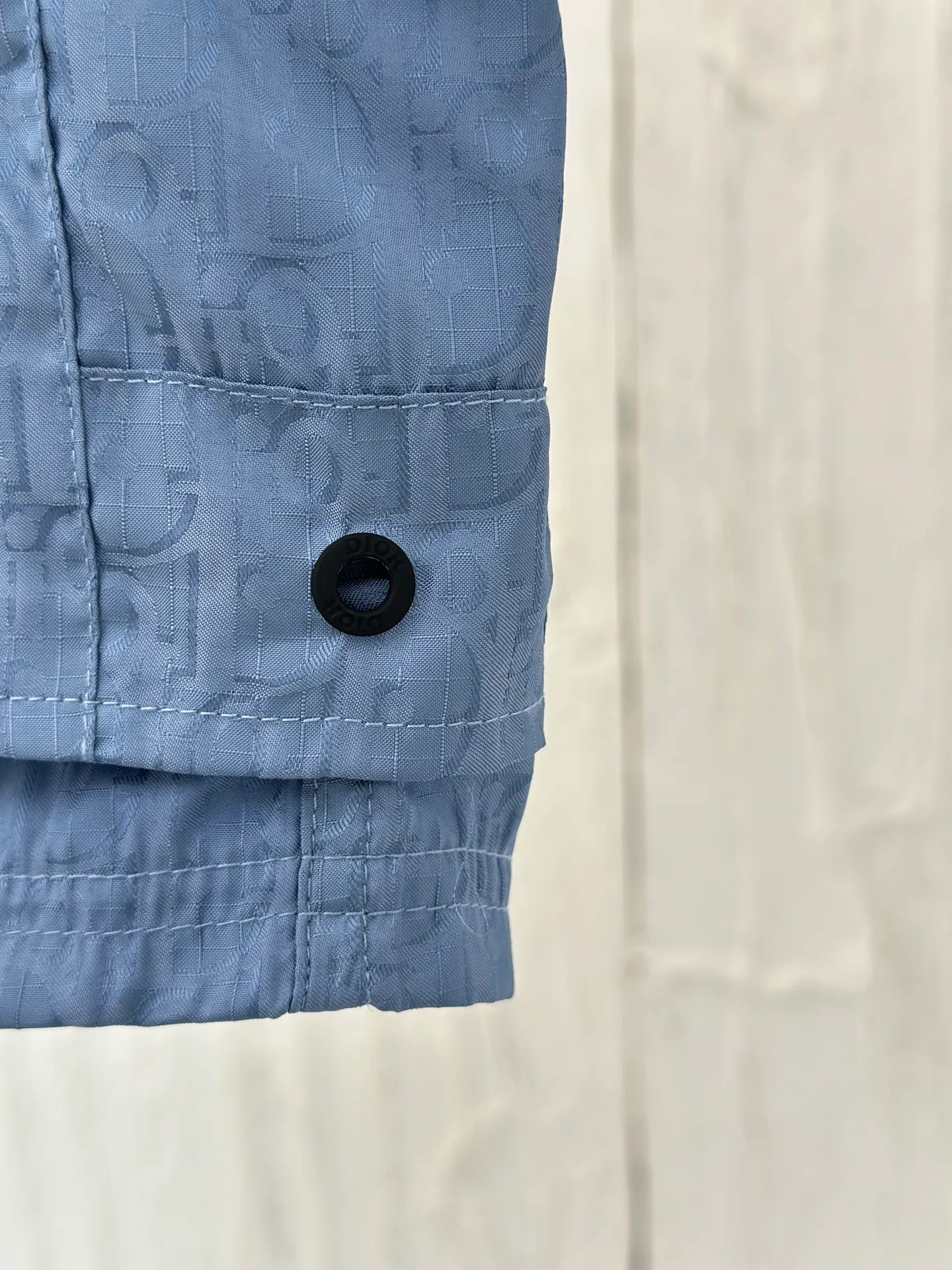 🅿️410 Dio*/Dior 24ss new spring and summer blue beach shorts. This blue color comes from the 2024 beachwear limited series and the AND PARLEY joint series, highlighting the classic Oblique print. Crafted from Parey Ocean Plastic technical fabric made from recycled materials. With drawstrings and side flap pockets, it can be paired with a shirt to make your summer look more refined. Size: 46/48