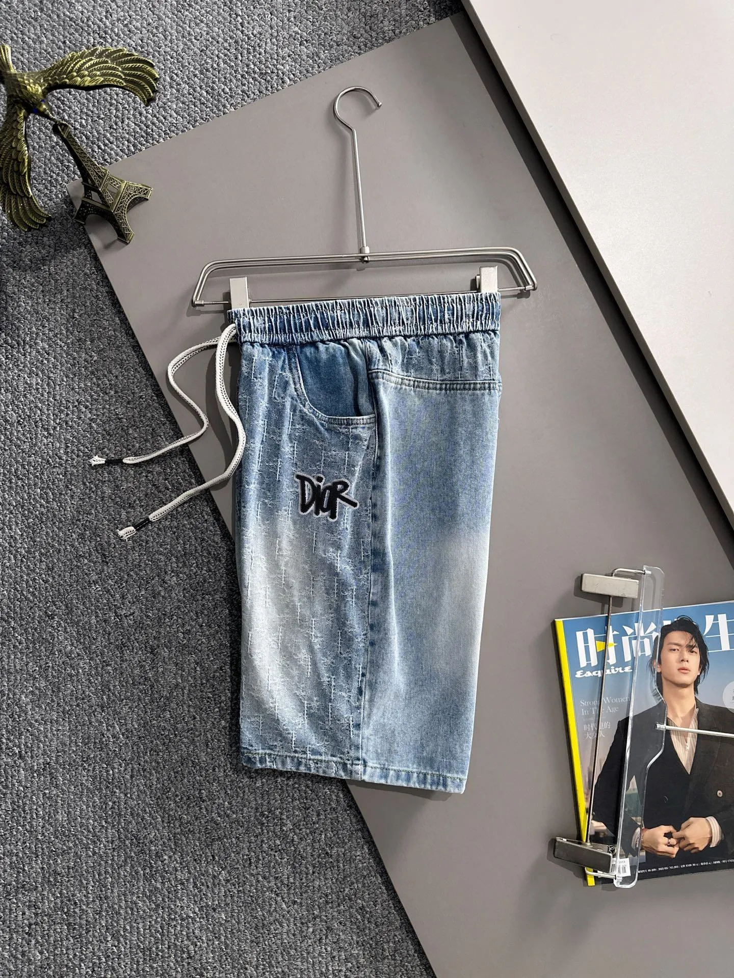 🅿️330 Dior 2025 summer new jeans denim shorts are produced using imported Japanese Denim plain cotton denim fabrics, complete with three standards, and the top stonewashing process makes the texture reach the old taste of the 1980s, soft, delicate, comfortable and breathable.