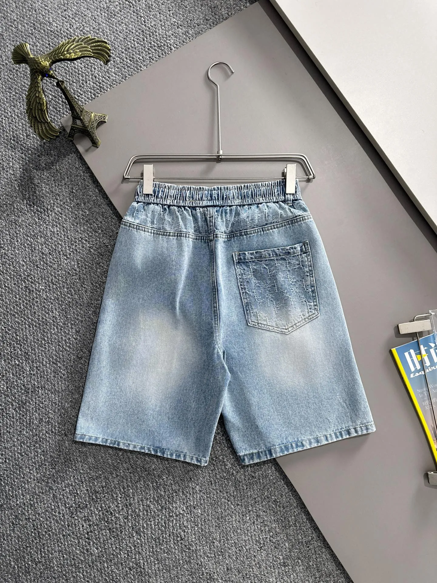 🅿️330 Dior 2025 summer new jeans denim shorts are produced using imported Japanese Denim plain cotton denim fabrics, complete with three standards, and the top stonewashing process makes the texture reach the old taste of the 1980s, soft, delicate, comfortable and breathable.