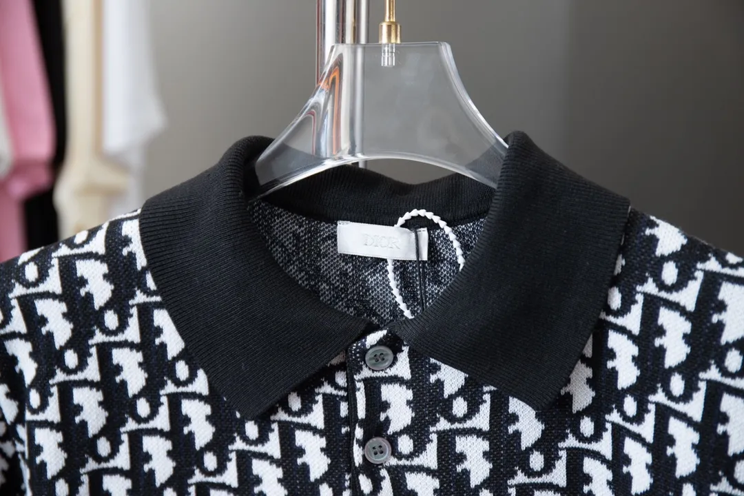 🅿️230 High quality 𝐷‍𝑜*25 new arrivals in early spring. Woolen T-shirt with three-dimensional logo all over. Slim fit, made of 100% cotton yarn🧵. The texture and skin-friendly feeling are excellent. The density is very high. It is a must-have summer item for everyone. S M L XL